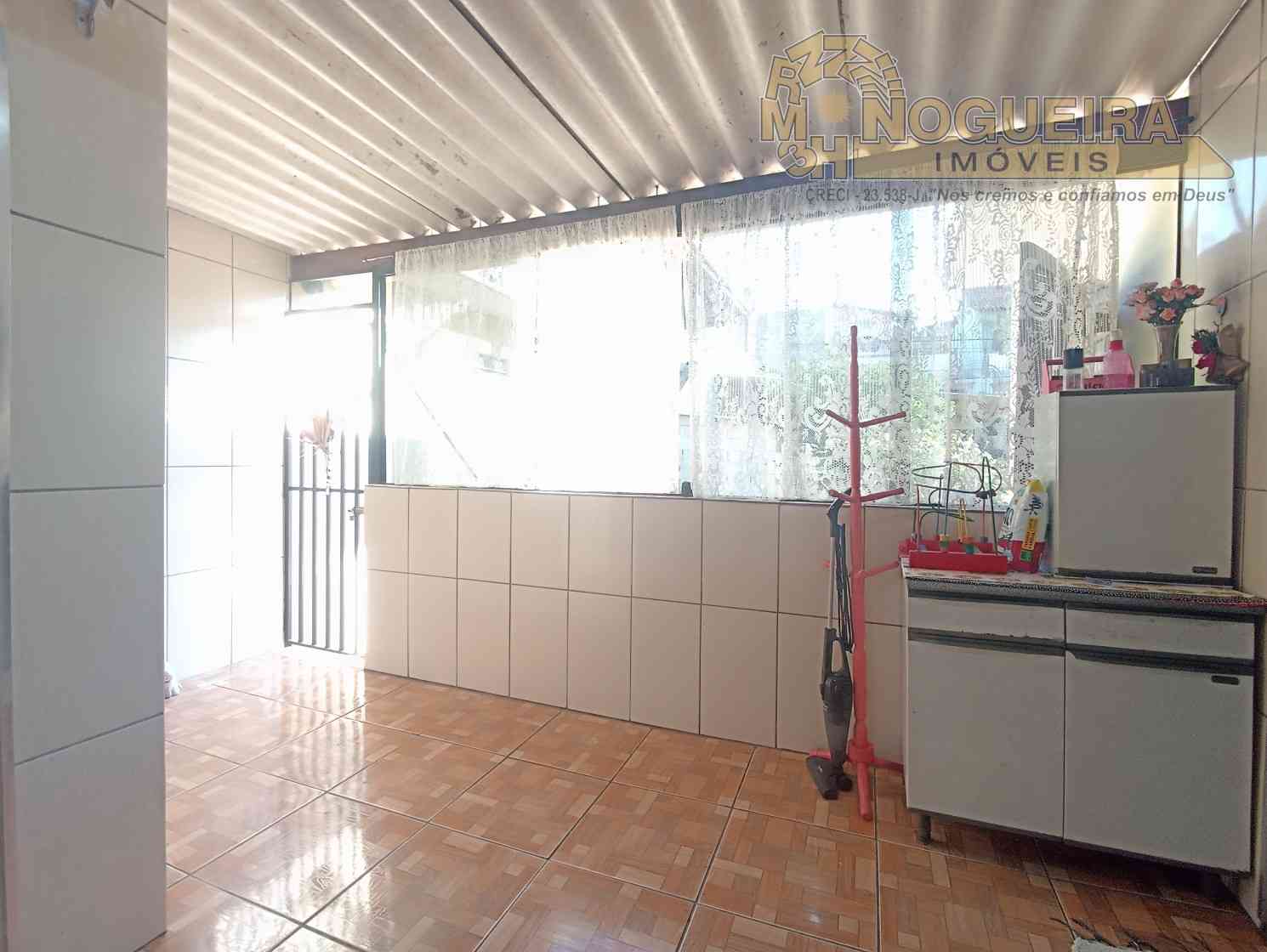 Sobrado a venda com 4 dormitórios