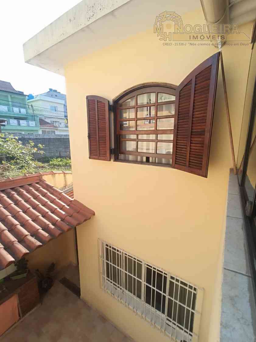 Sobrado a venda com 4 dormitórios