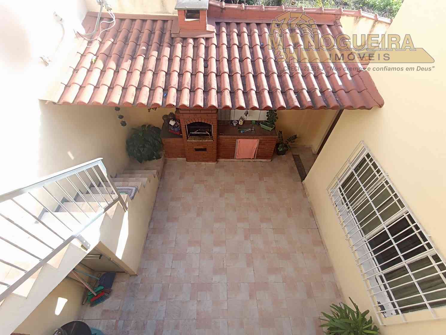 Sobrado a venda com 4 dormitórios