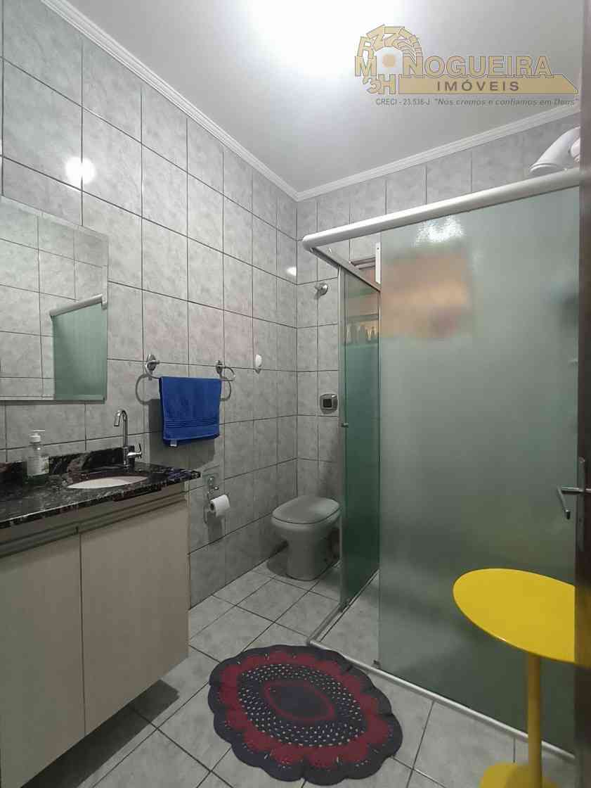 Sobrado a venda com 4 dormitórios