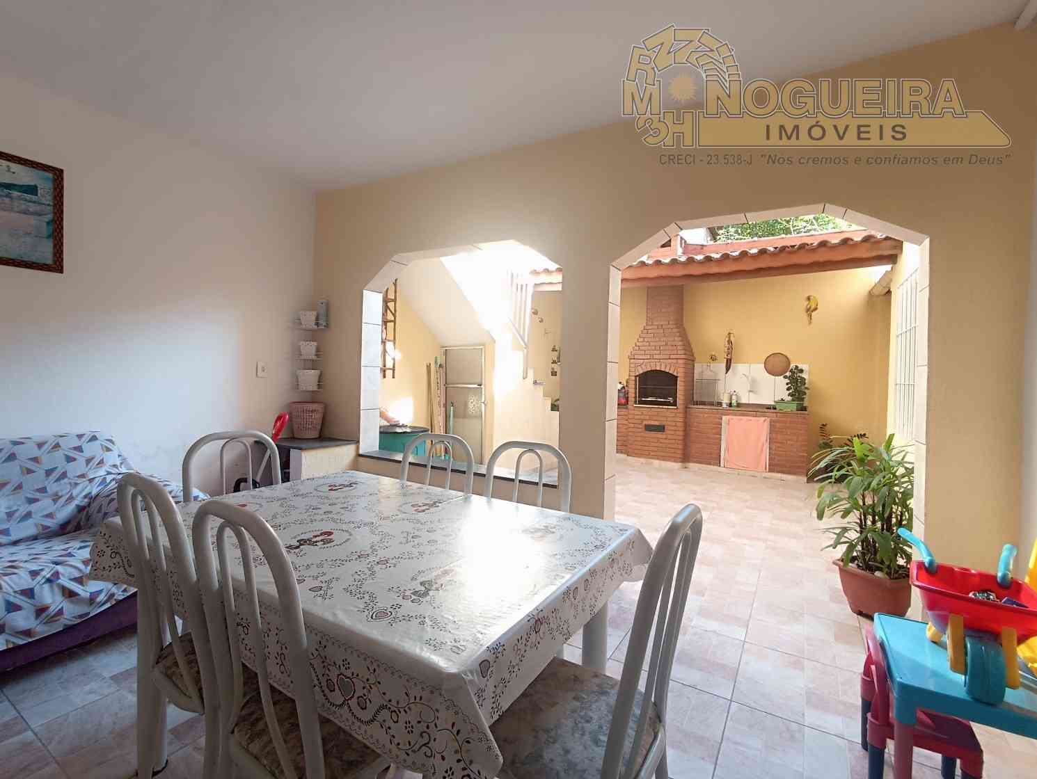 Sobrado a venda com 4 dormitórios