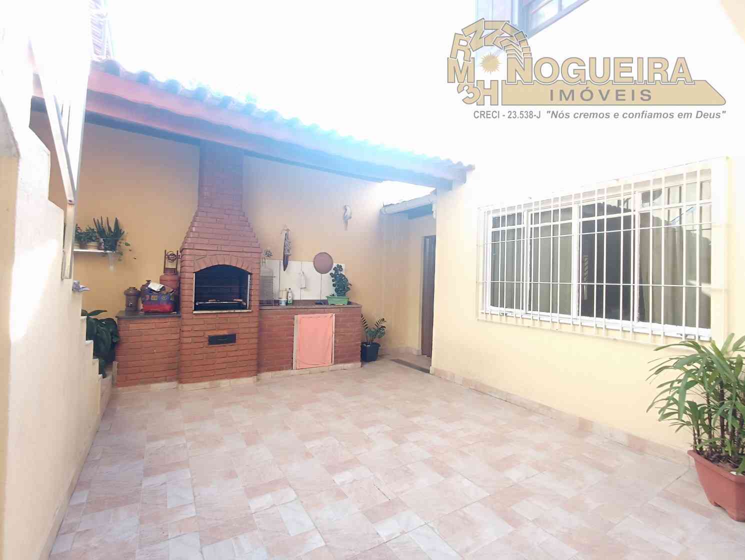 Sobrado a venda com 4 dormitórios