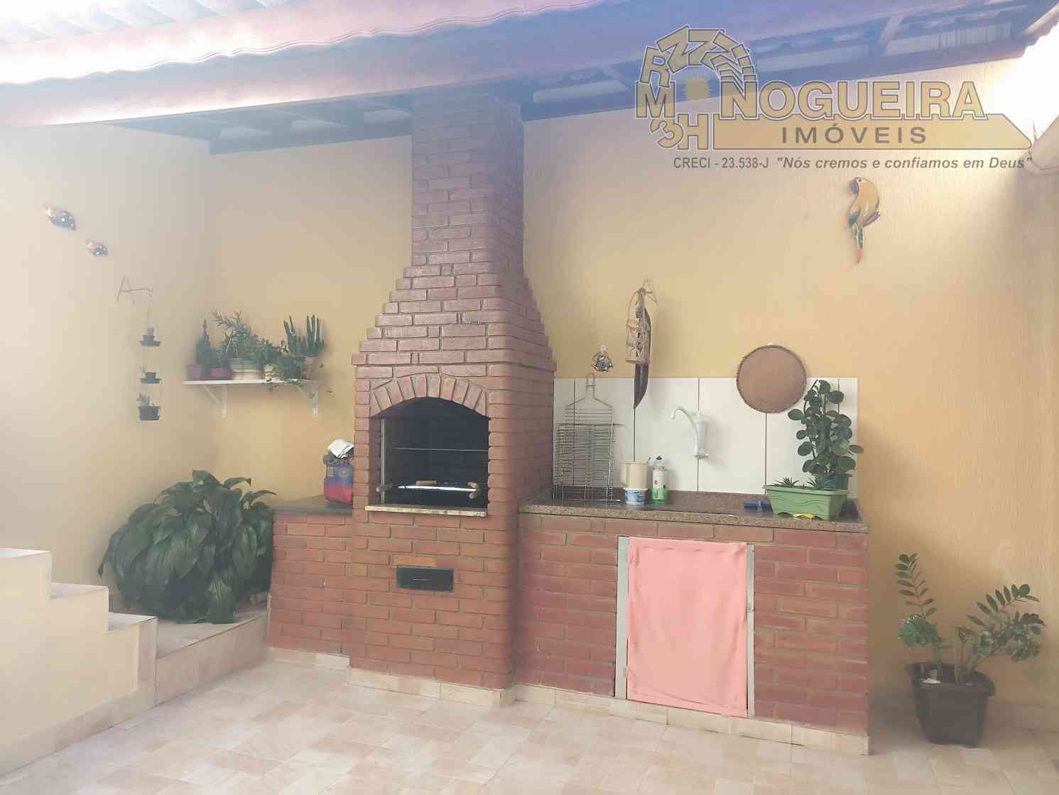 Sobrado a venda com 4 dormitórios