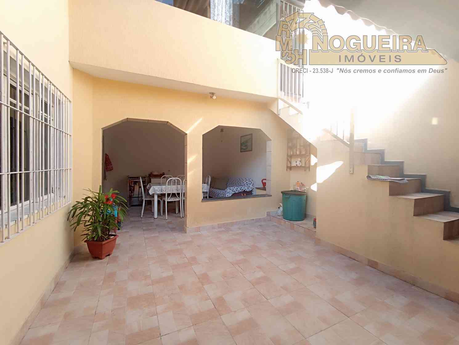 Sobrado a venda com 4 dormitórios