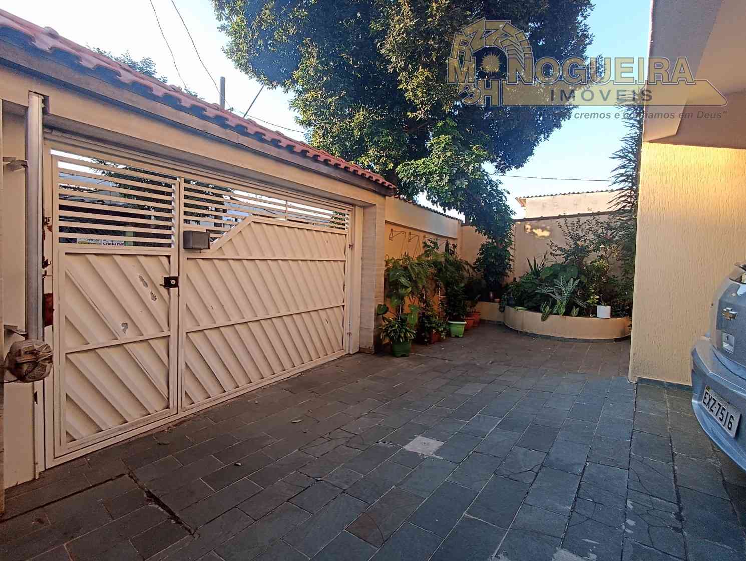 Sobrado a venda com 4 dormitórios