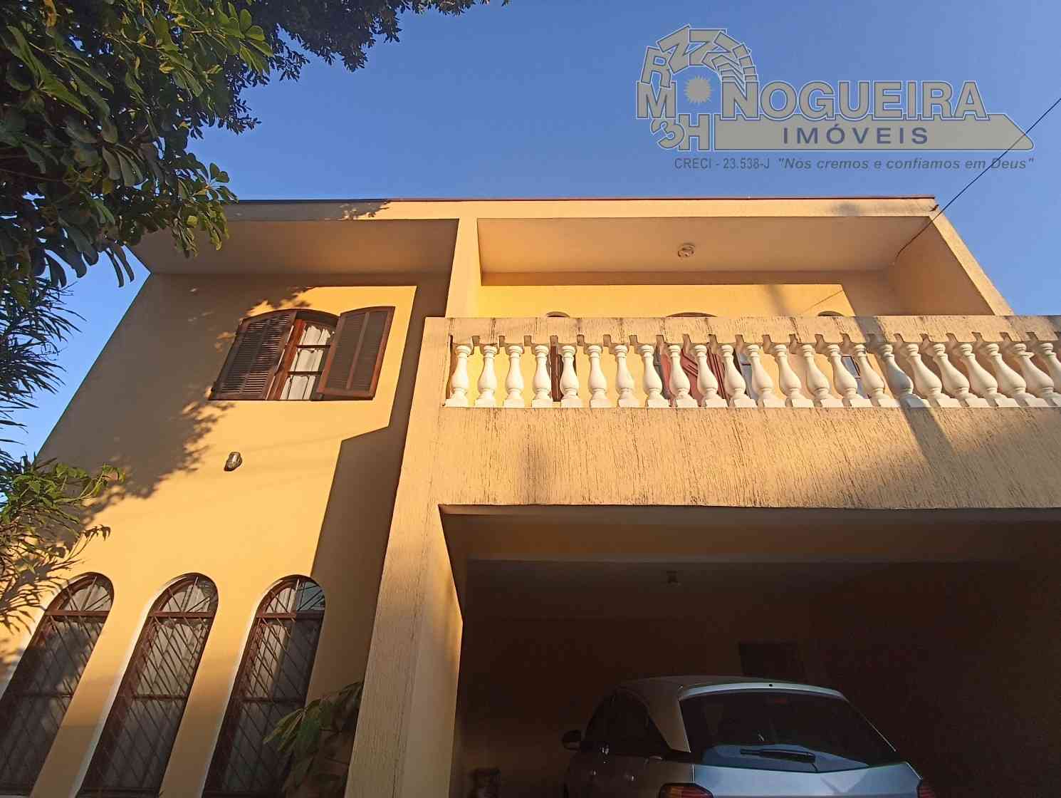 Sobrado a venda com 4 dormitórios