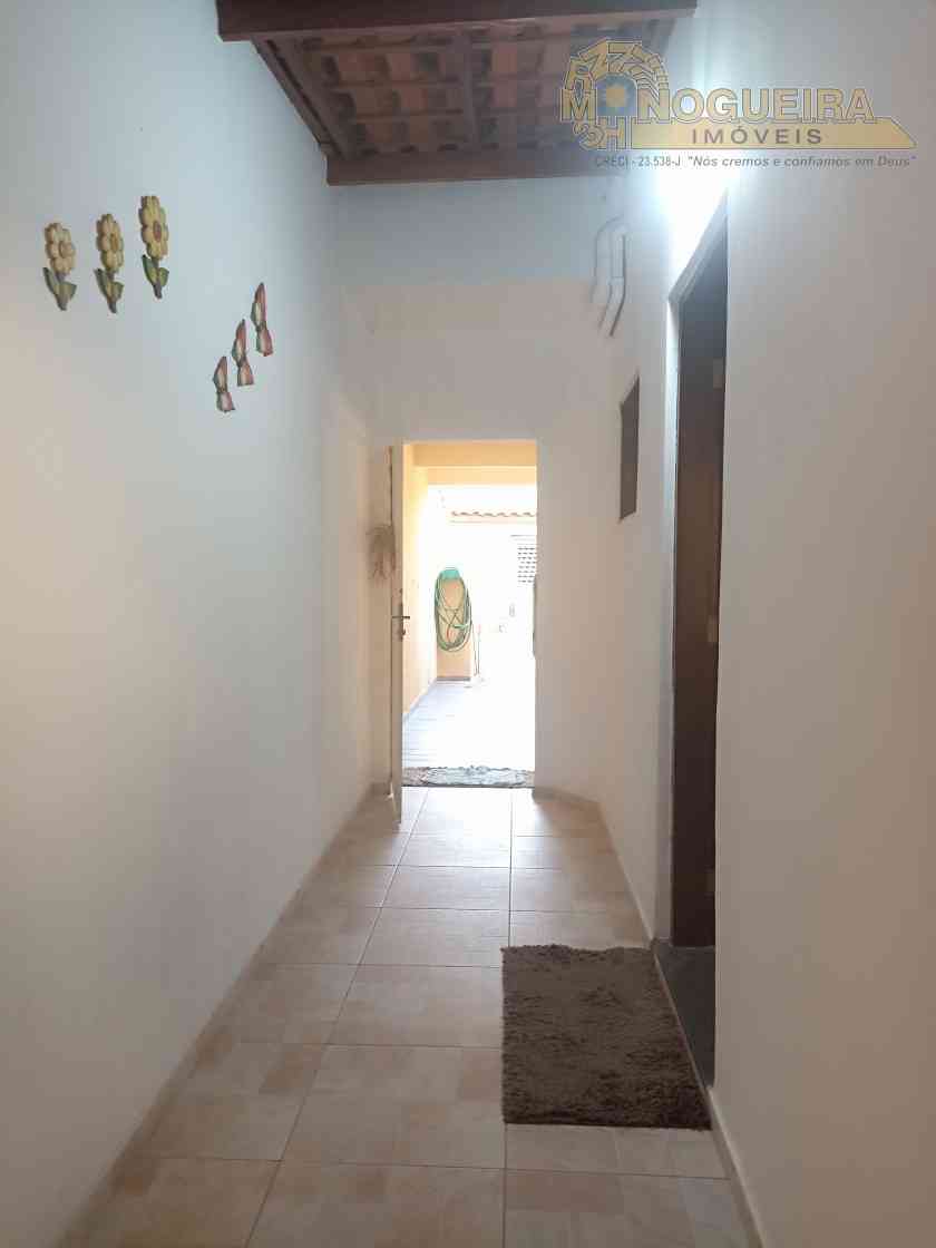 Sobrado a venda com 4 dormitórios