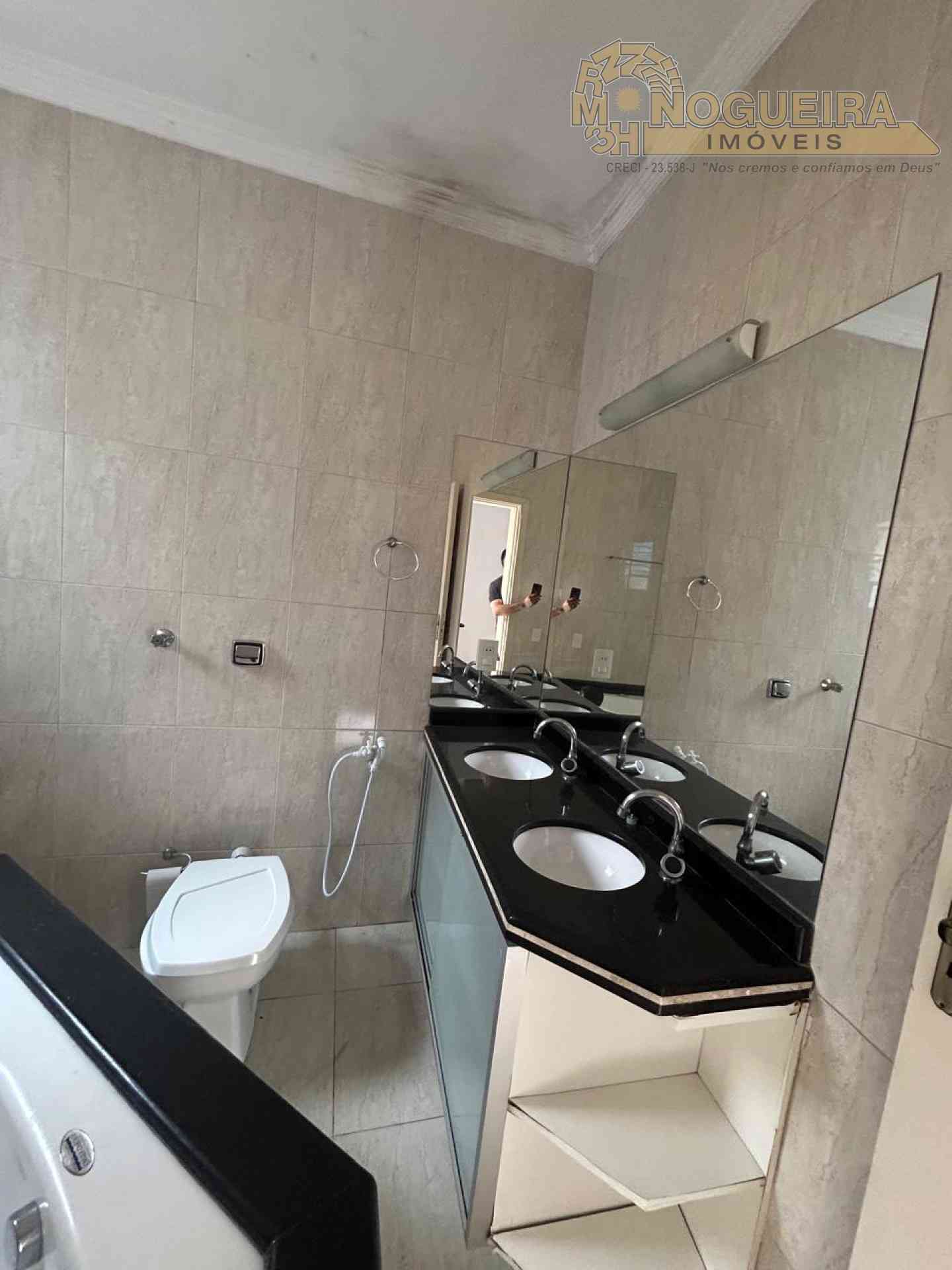 Sobrado com 4 Dormitórios Pq. Industrial Cumbica