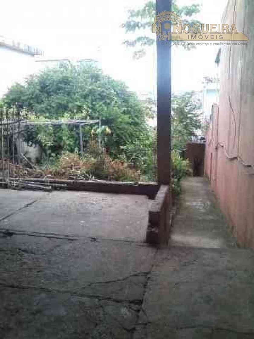 Ótimo terreno medindo 10 x 25,20 = 252m² área total, com Edícula nos fundos,