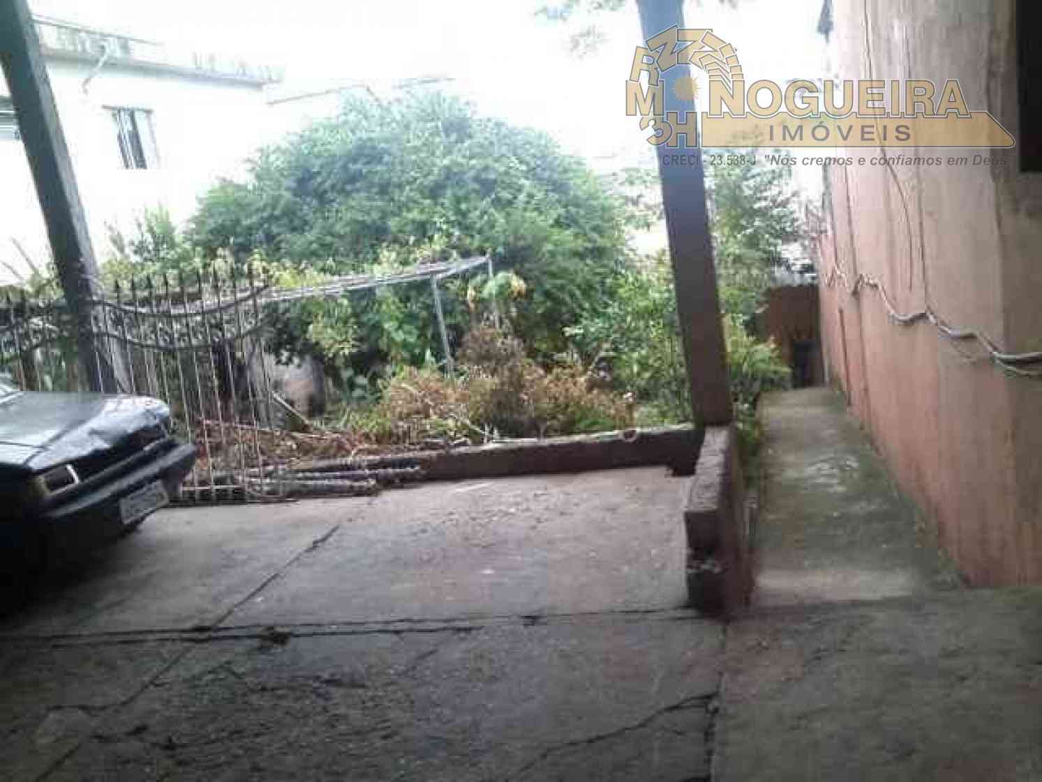 Ótimo terreno medindo 10 x 25,20 = 252m² área total, com Edícula nos fundos,