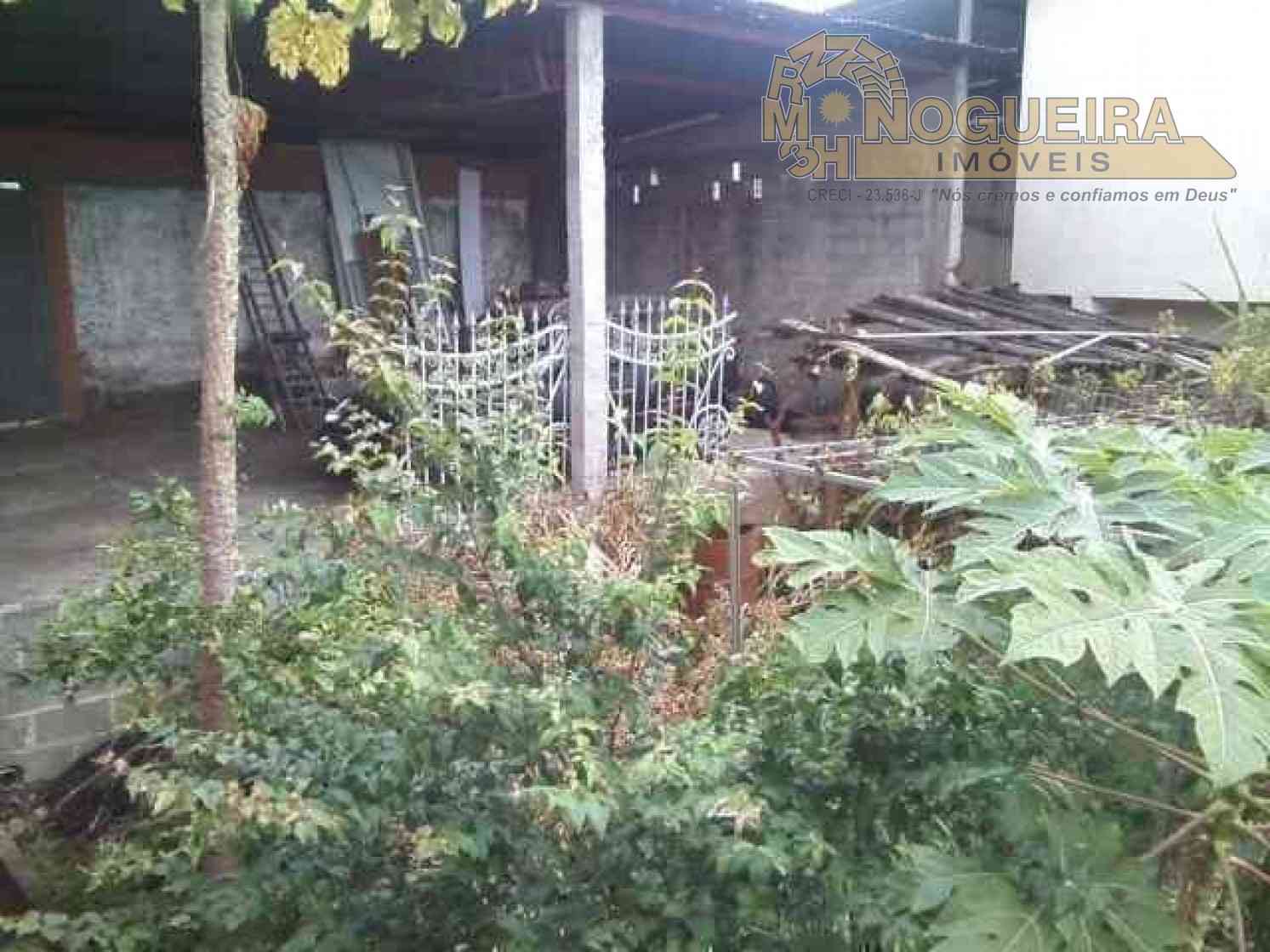 Ótimo terreno medindo 10 x 25,20 = 252m² área total, com Edícula nos fundos,