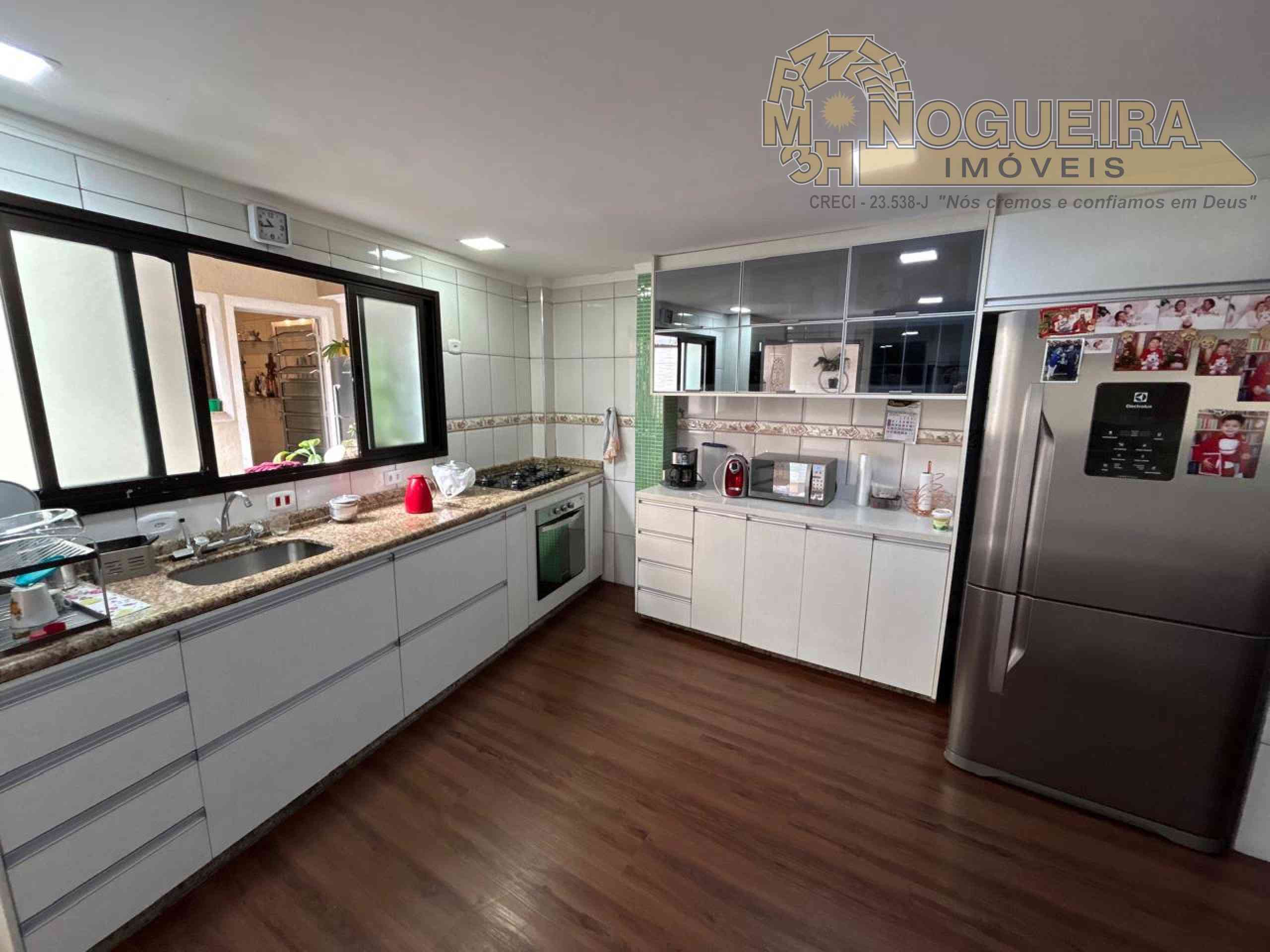 Lindo sobrado com edicula  no Bom Clima