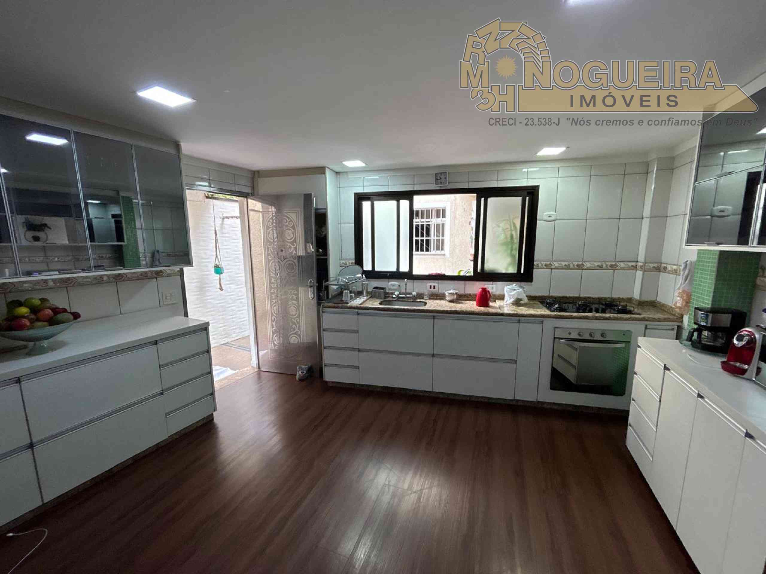 Lindo sobrado com edicula  no Bom Clima