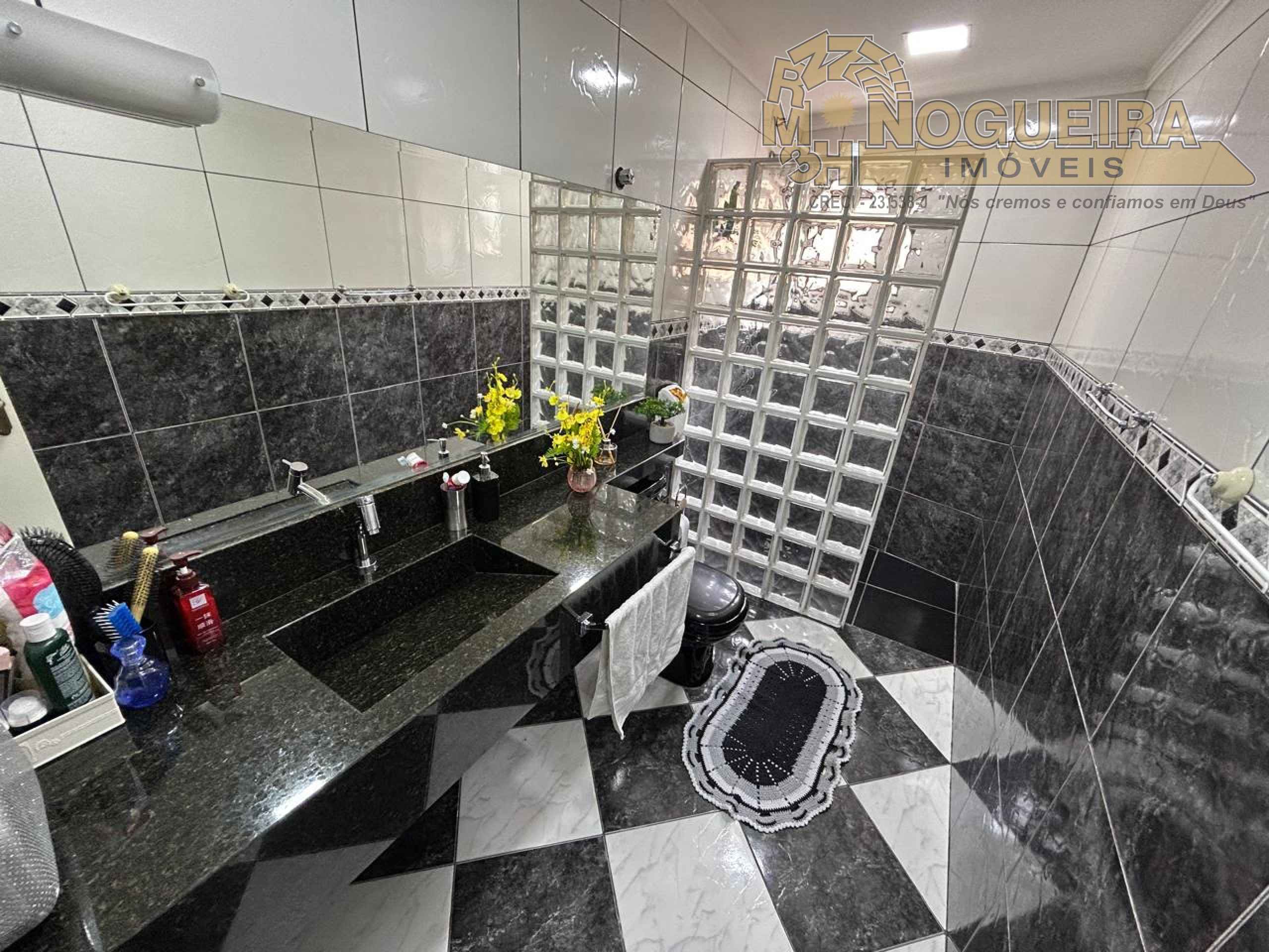 Lindo sobrado com edicula  no Bom Clima