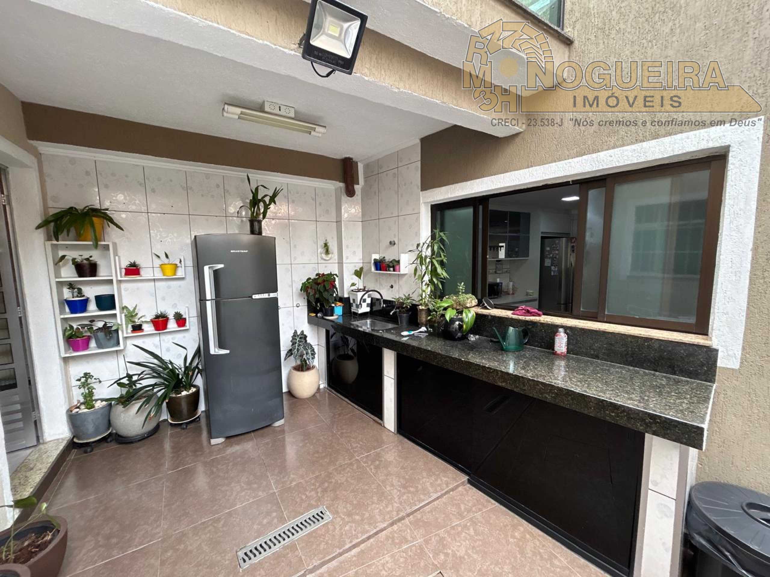 Lindo sobrado com edicula  no Bom Clima