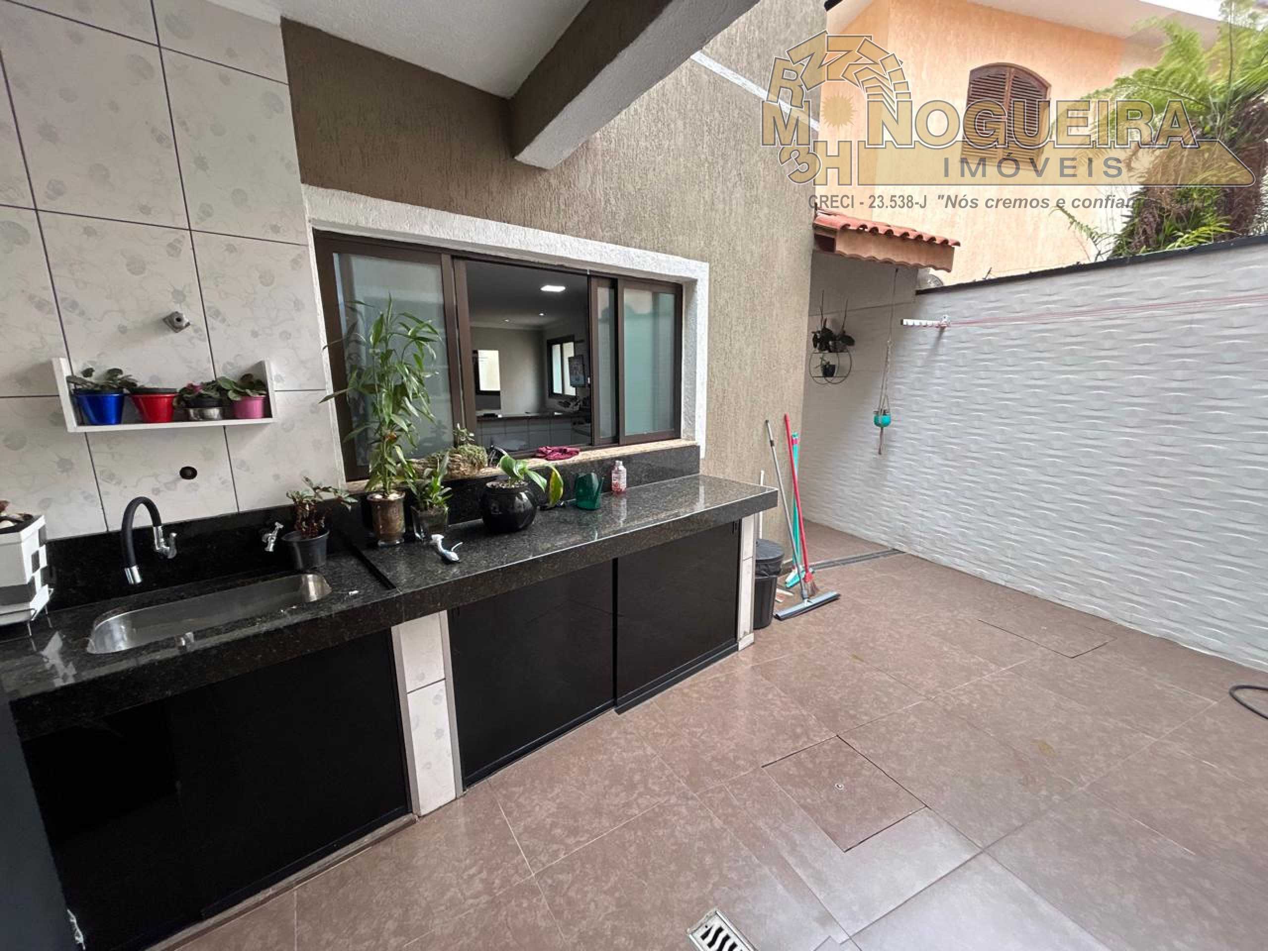 Lindo sobrado com edicula  no Bom Clima