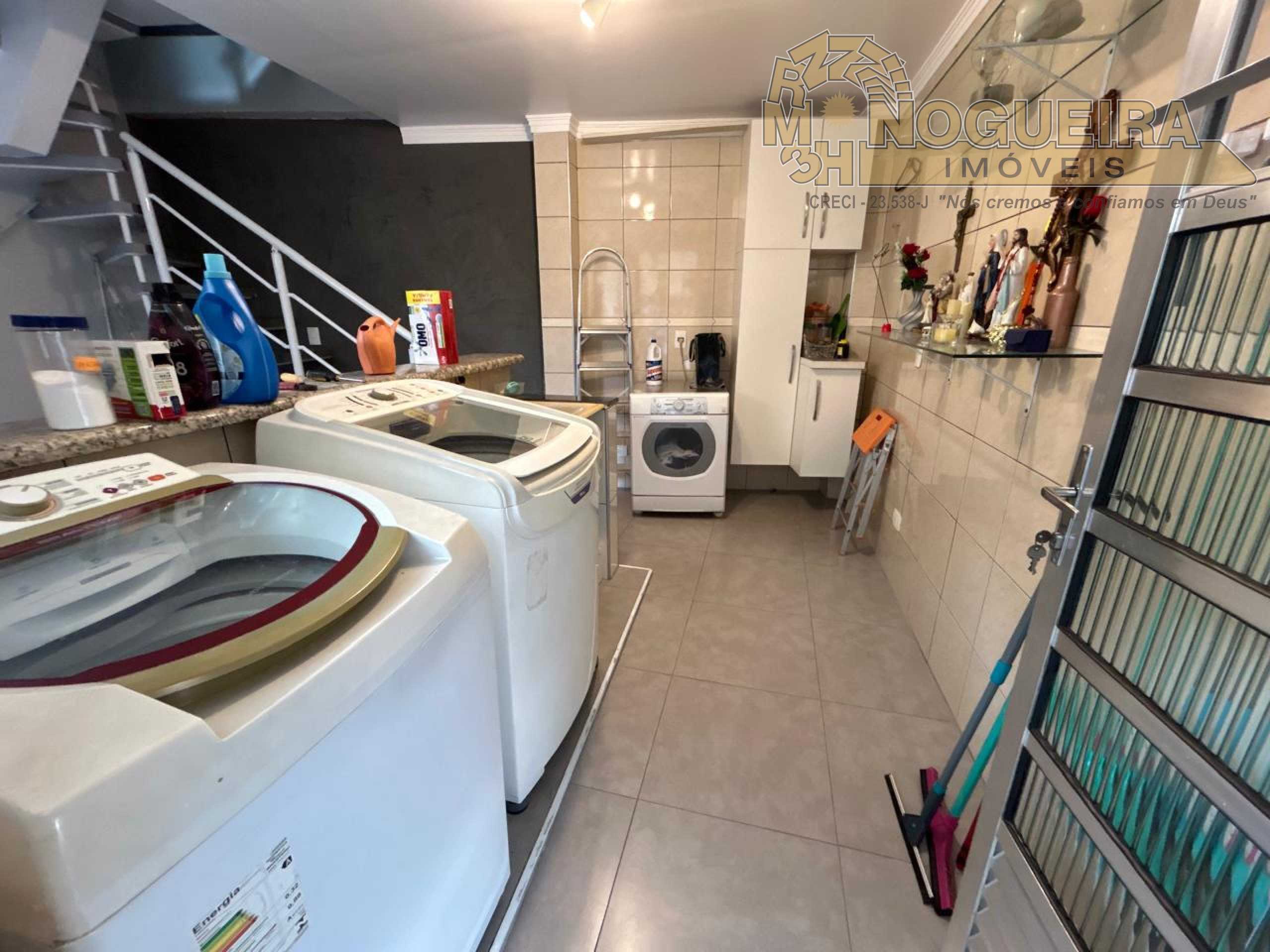 Lindo sobrado com edicula  no Bom Clima