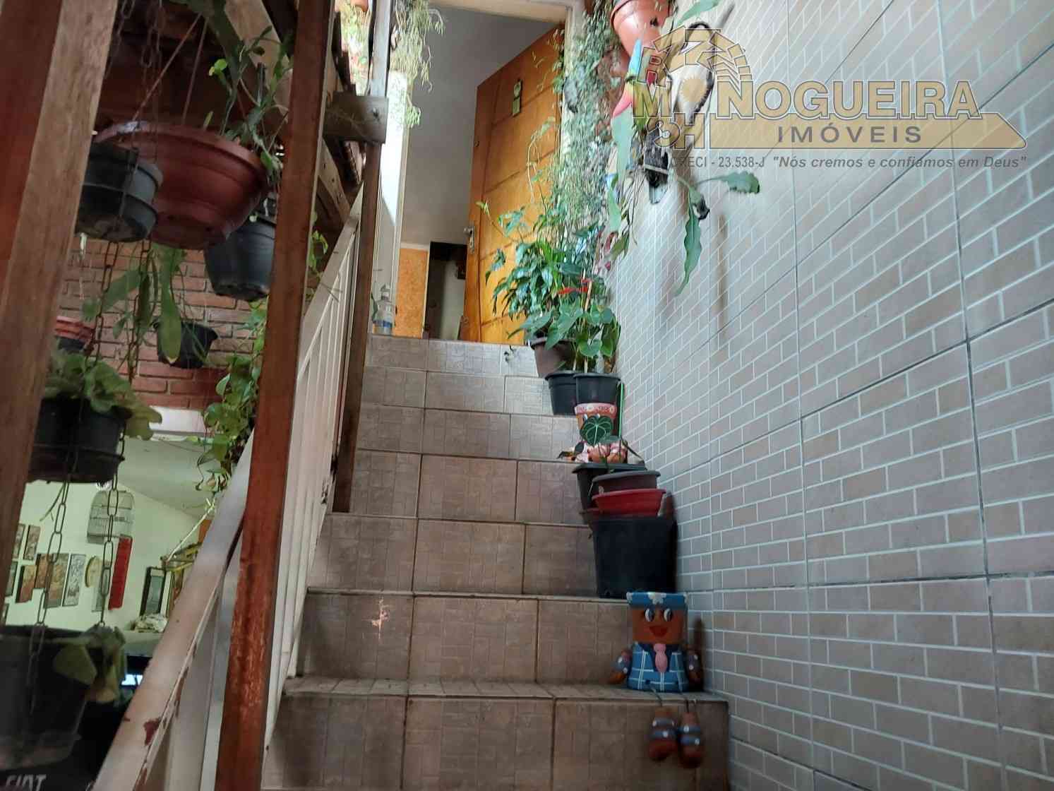 Ótimo Sobrado com 2 suítes - Vila Maranduba