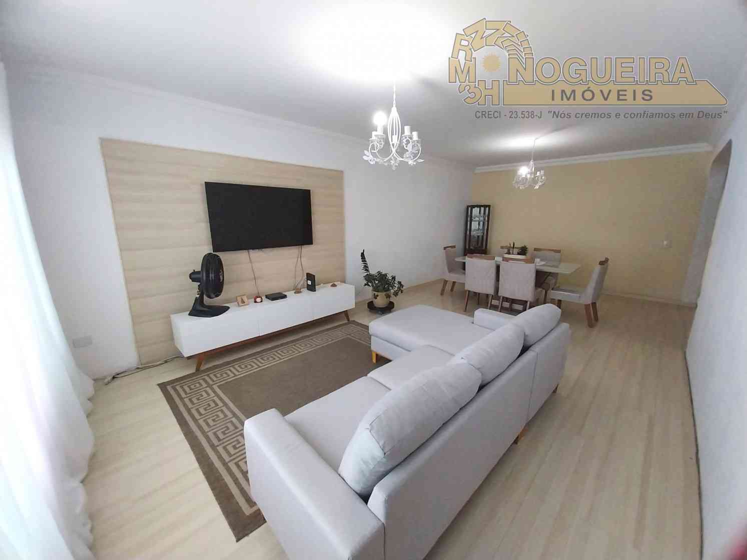 Sobrado 4 Dormitórios com 1 Suíte - Jardim Bom clima