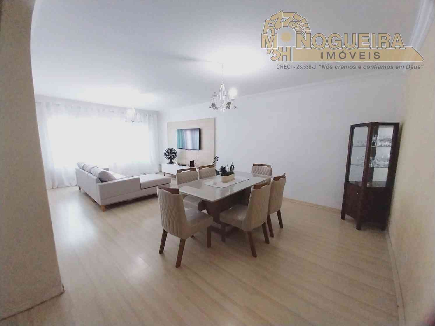 Sobrado 4 Dormitórios com 1 Suíte - Jardim Bom clima