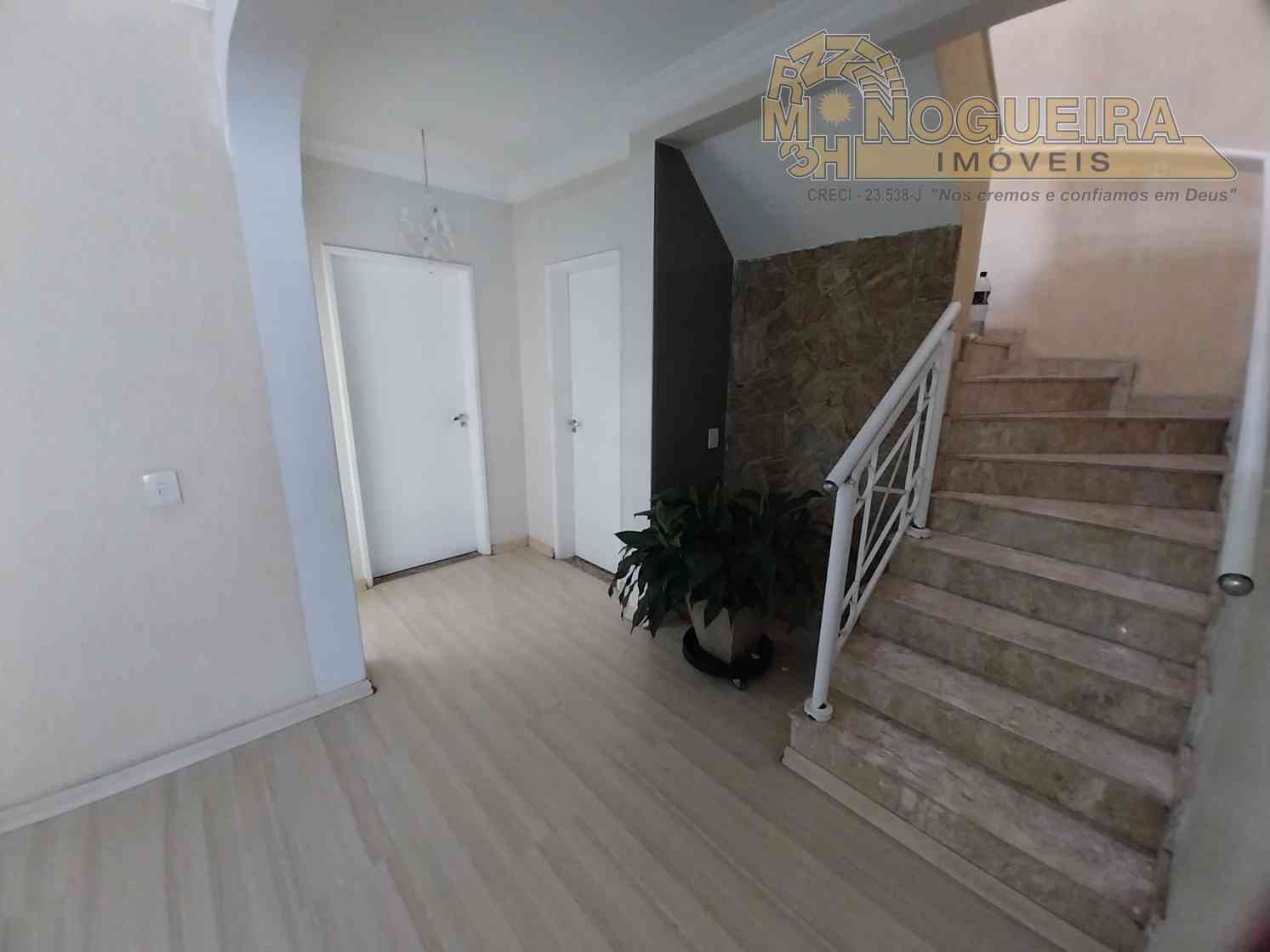 Sobrado 4 Dormitórios com 1 Suíte - Jardim Bom clima