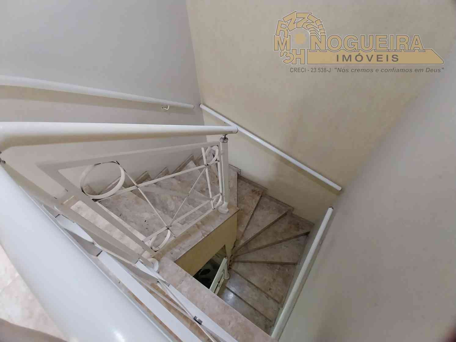 Sobrado 4 Dormitórios com 1 Suíte - Jardim Bom clima