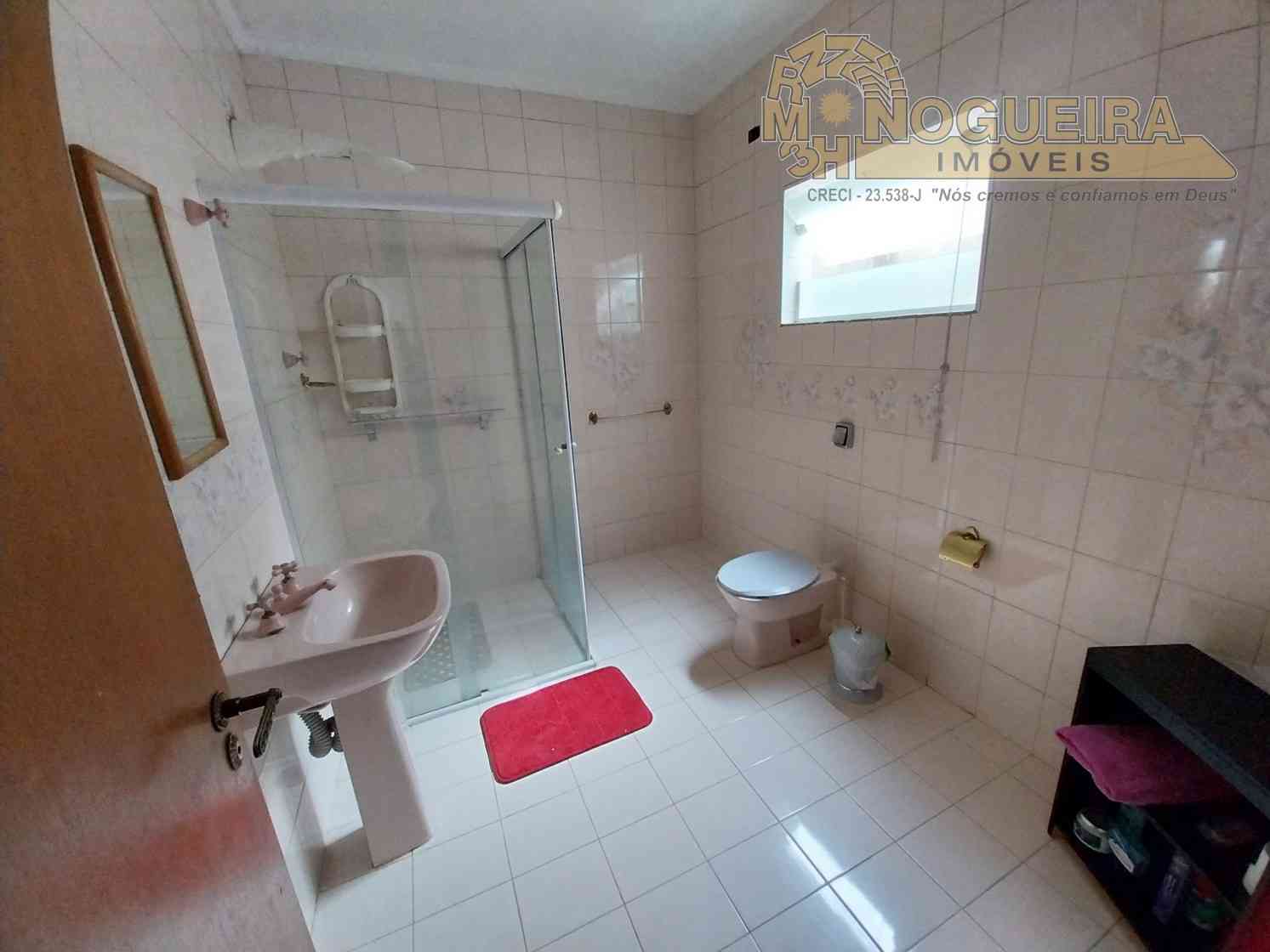 Sobrado 4 Dormitórios com 1 Suíte - Jardim Bom clima