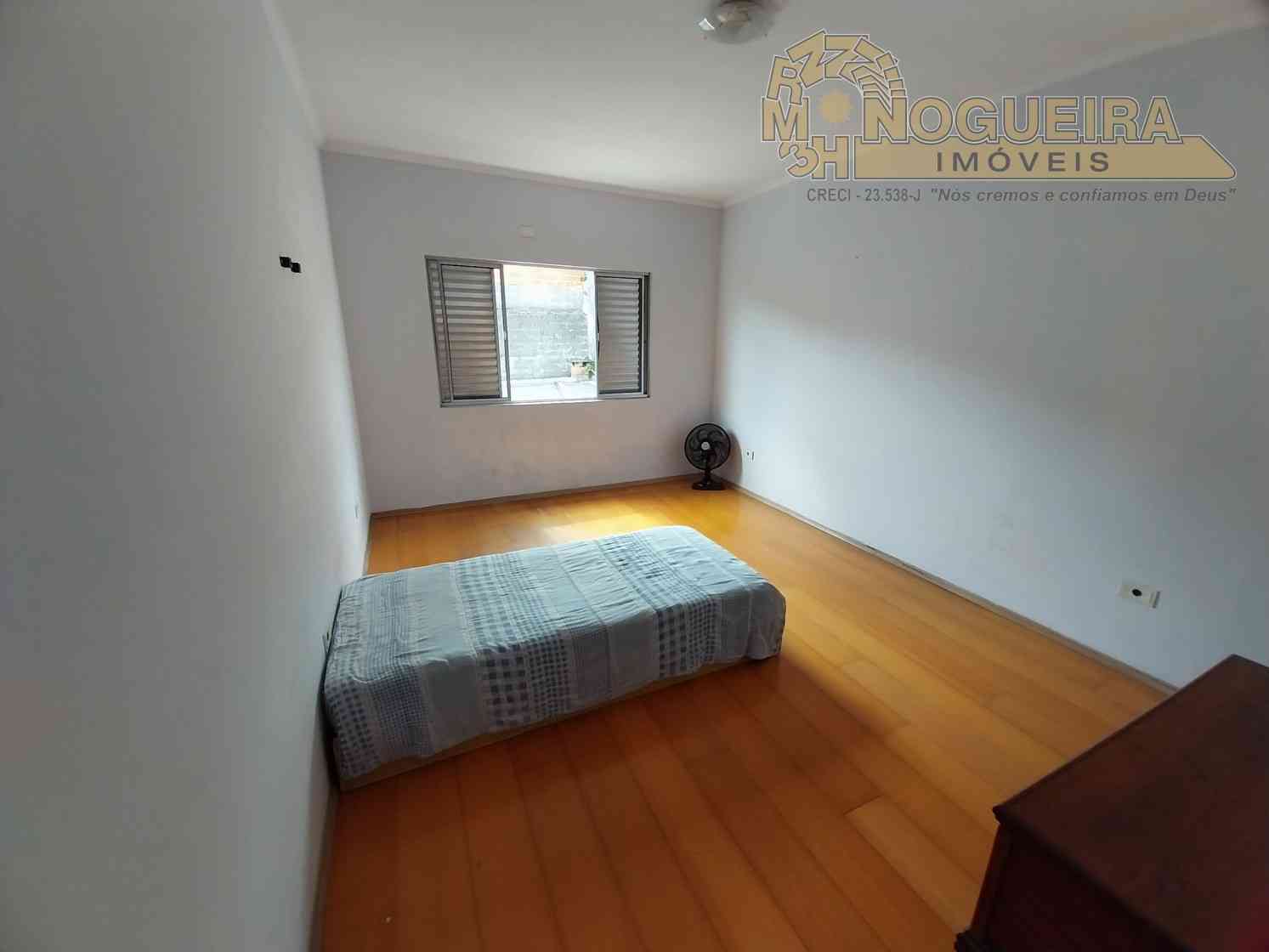 Sobrado 4 Dormitórios com 1 Suíte - Jardim Bom clima