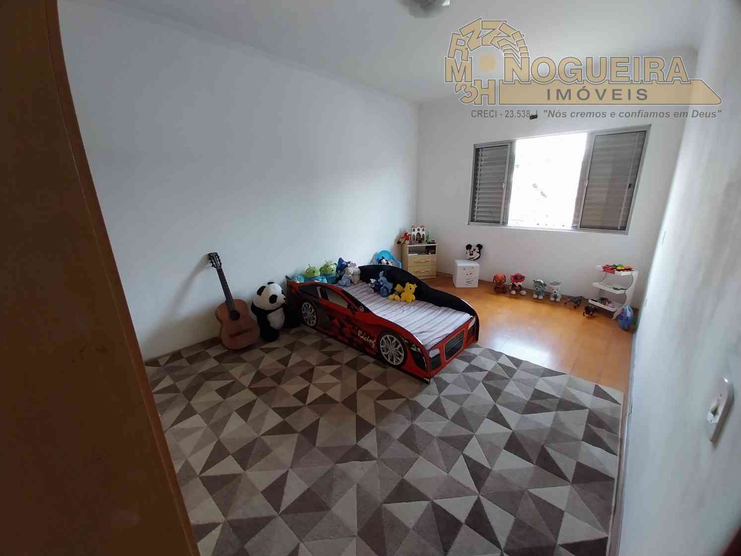 Sobrado 4 Dormitórios com 1 Suíte - Jardim Bom clima