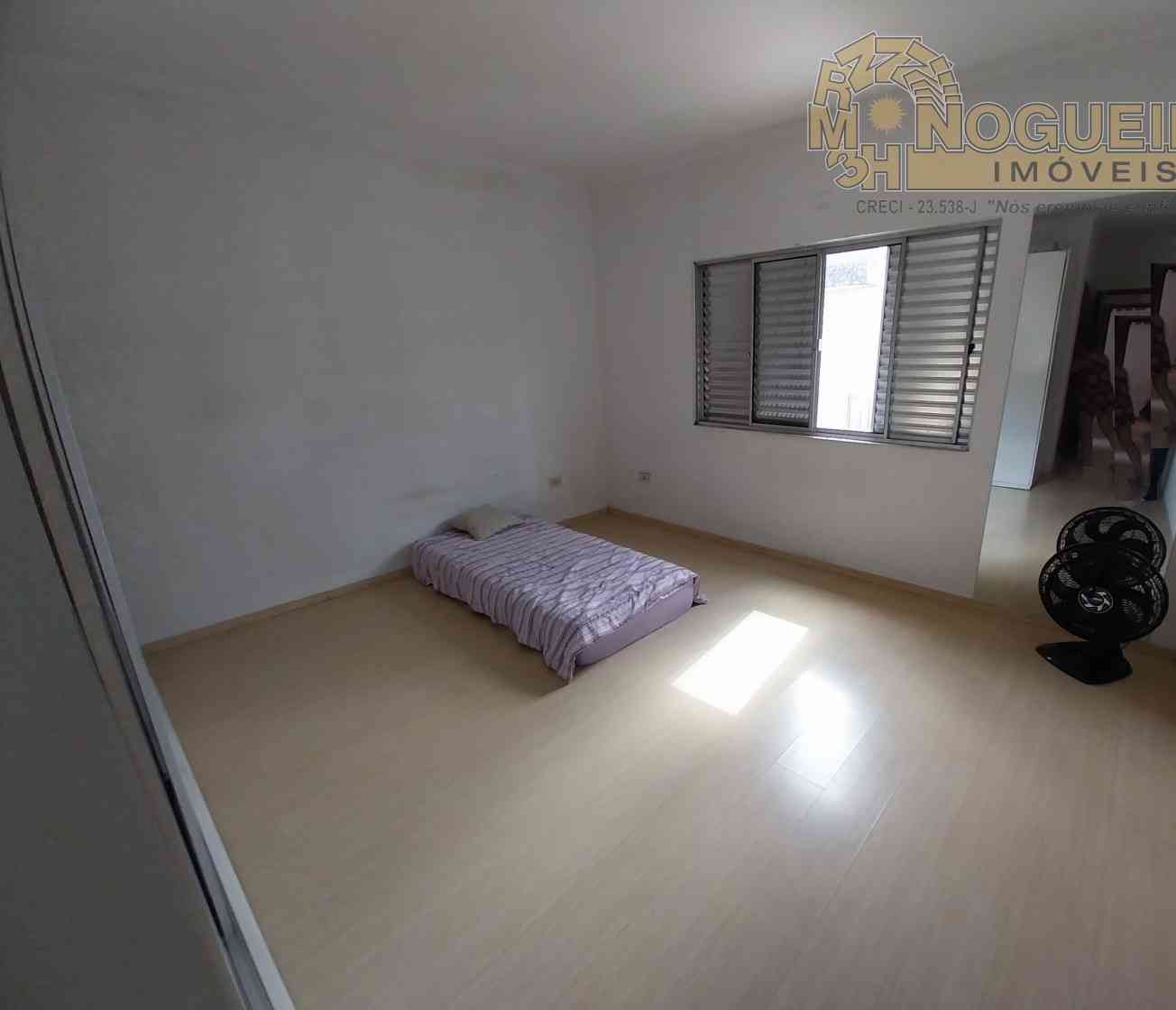 Sobrado 4 Dormitórios com 1 Suíte - Jardim Bom clima