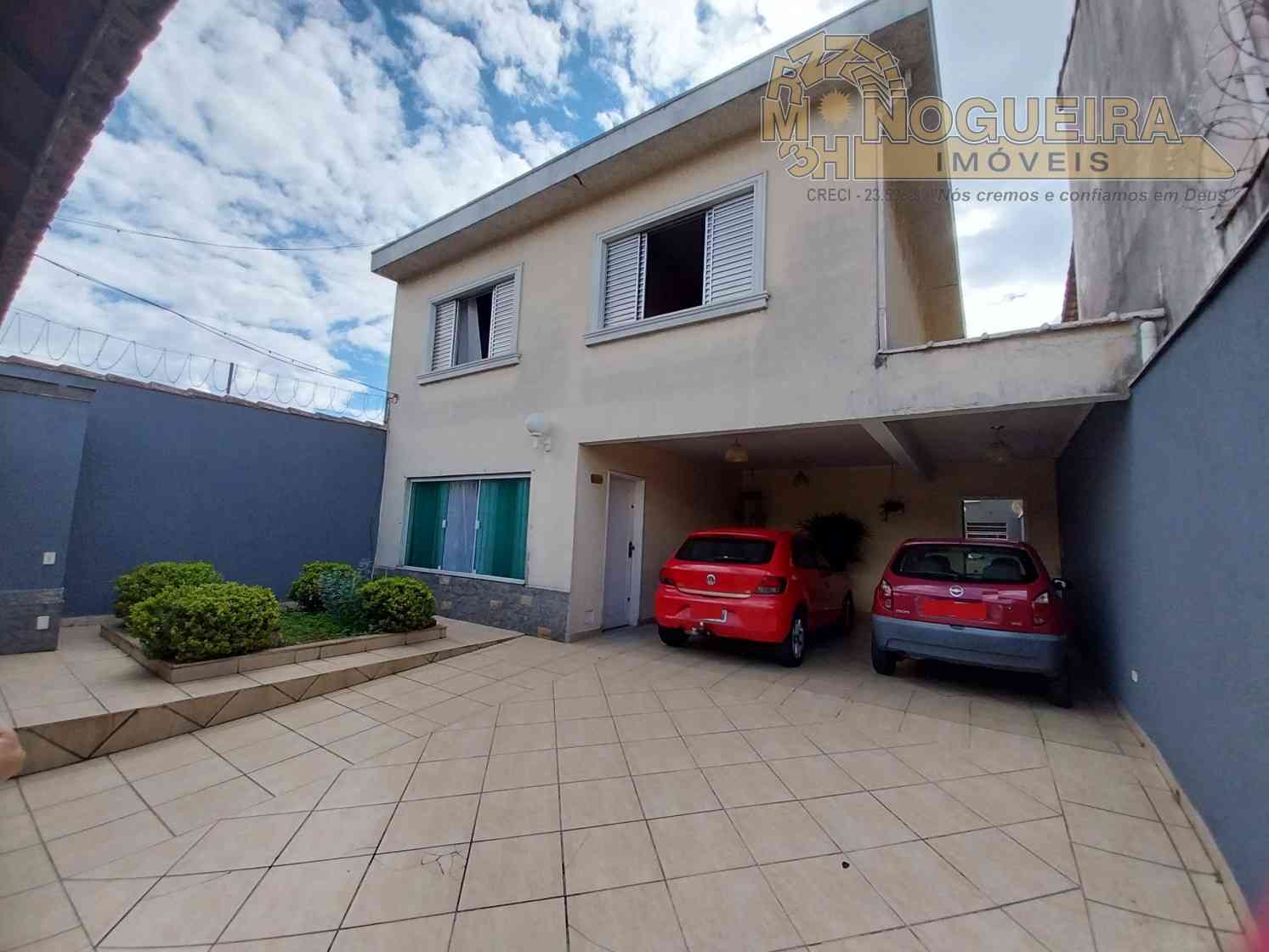 Sobrado 4 Dormitórios com 1 Suíte - Jardim Bom clima