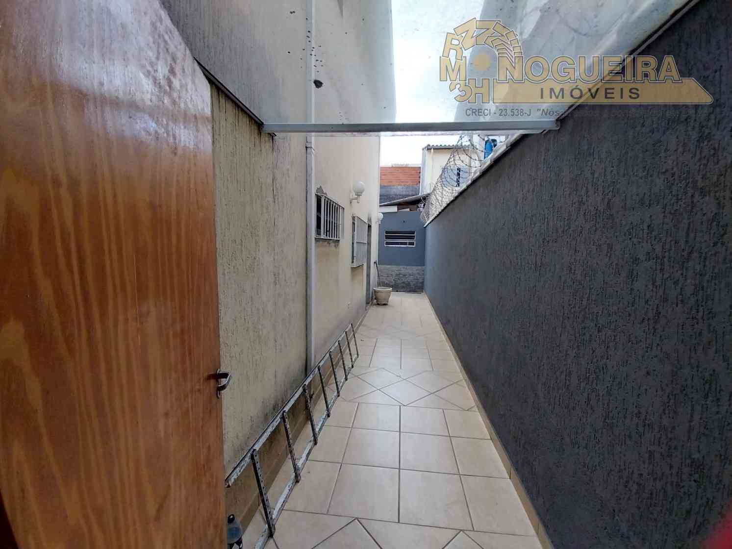 Sobrado 4 Dormitórios com 1 Suíte - Jardim Bom clima