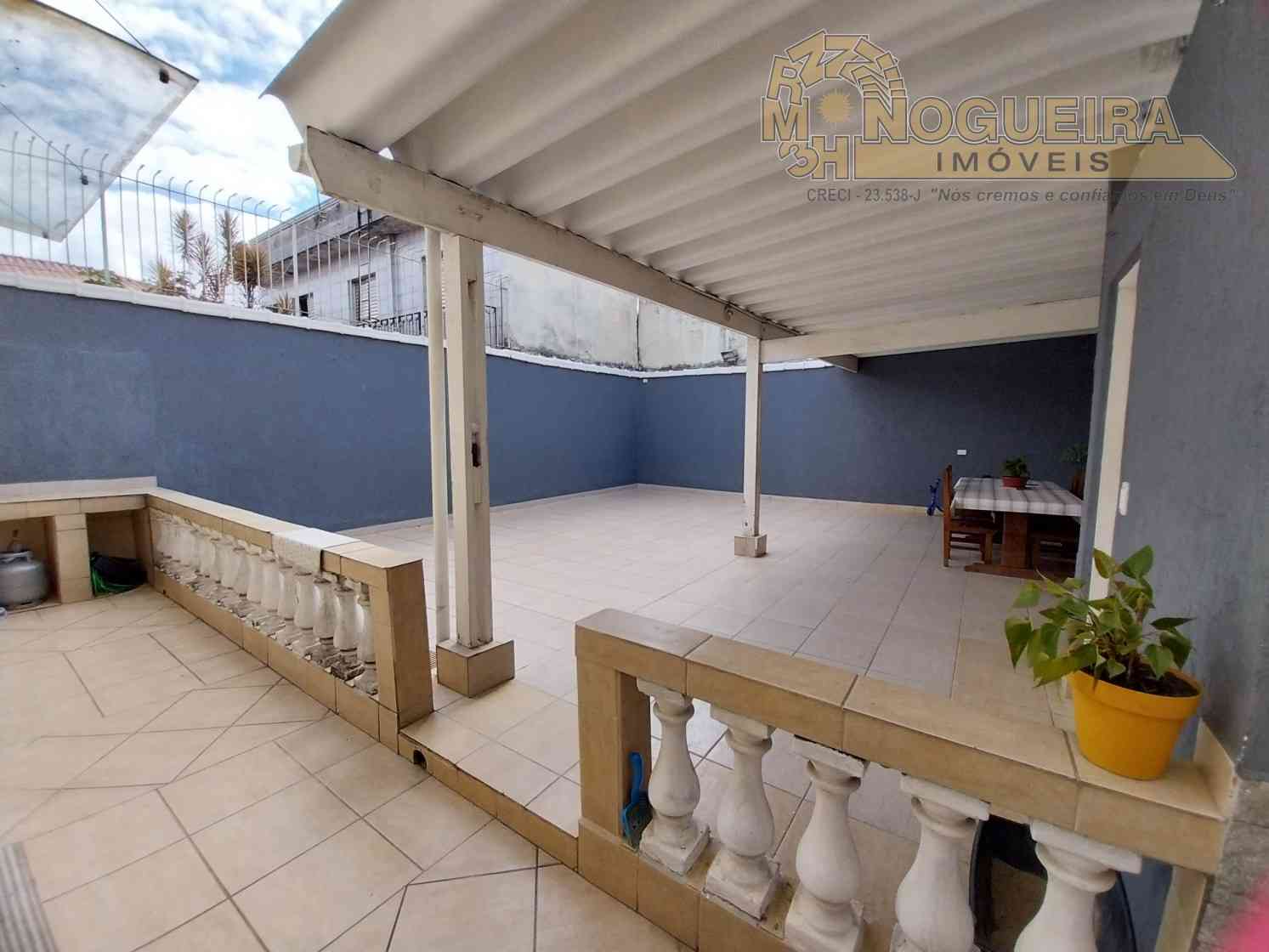 Sobrado 4 Dormitórios com 1 Suíte - Jardim Bom clima