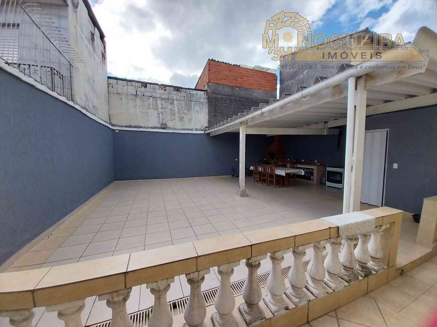 Sobrado 4 Dormitórios com 1 Suíte - Jardim Bom clima