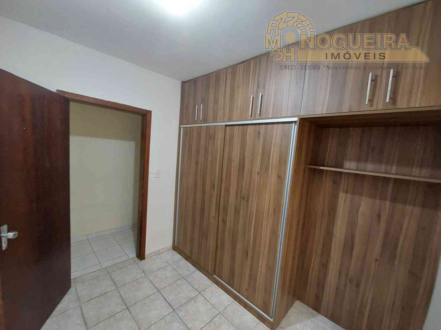 Excelente Casa à Venda no Jardim Jovaia