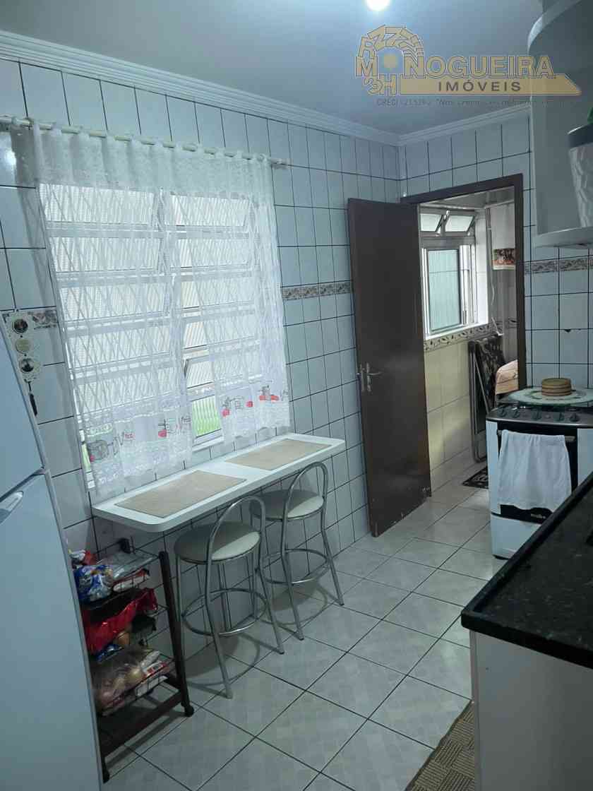 Ótimo Apartamento térreo com 2 dormitórios - Vila Fatima