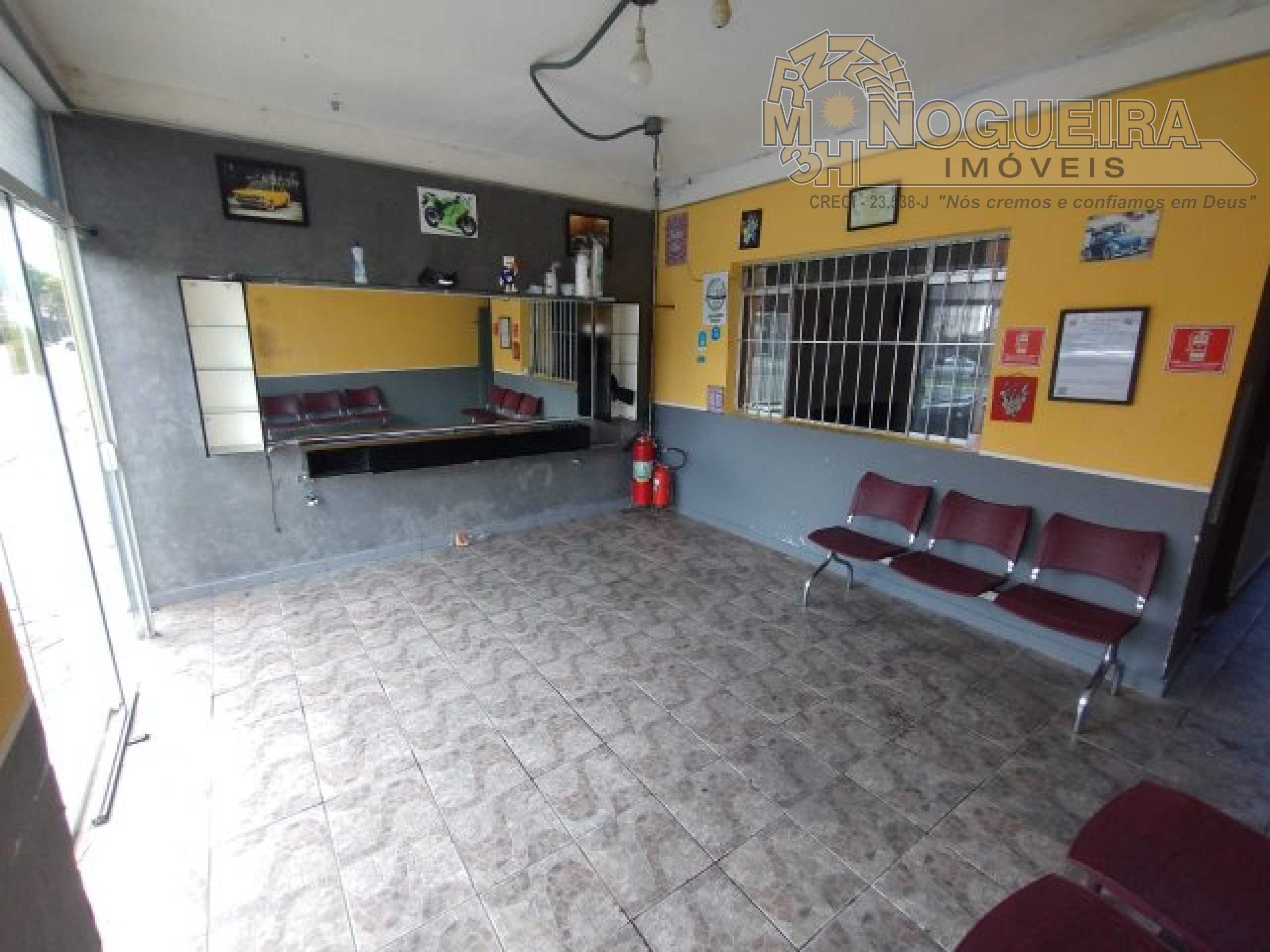 Sobrado com salão na frente Jd. Paraventi