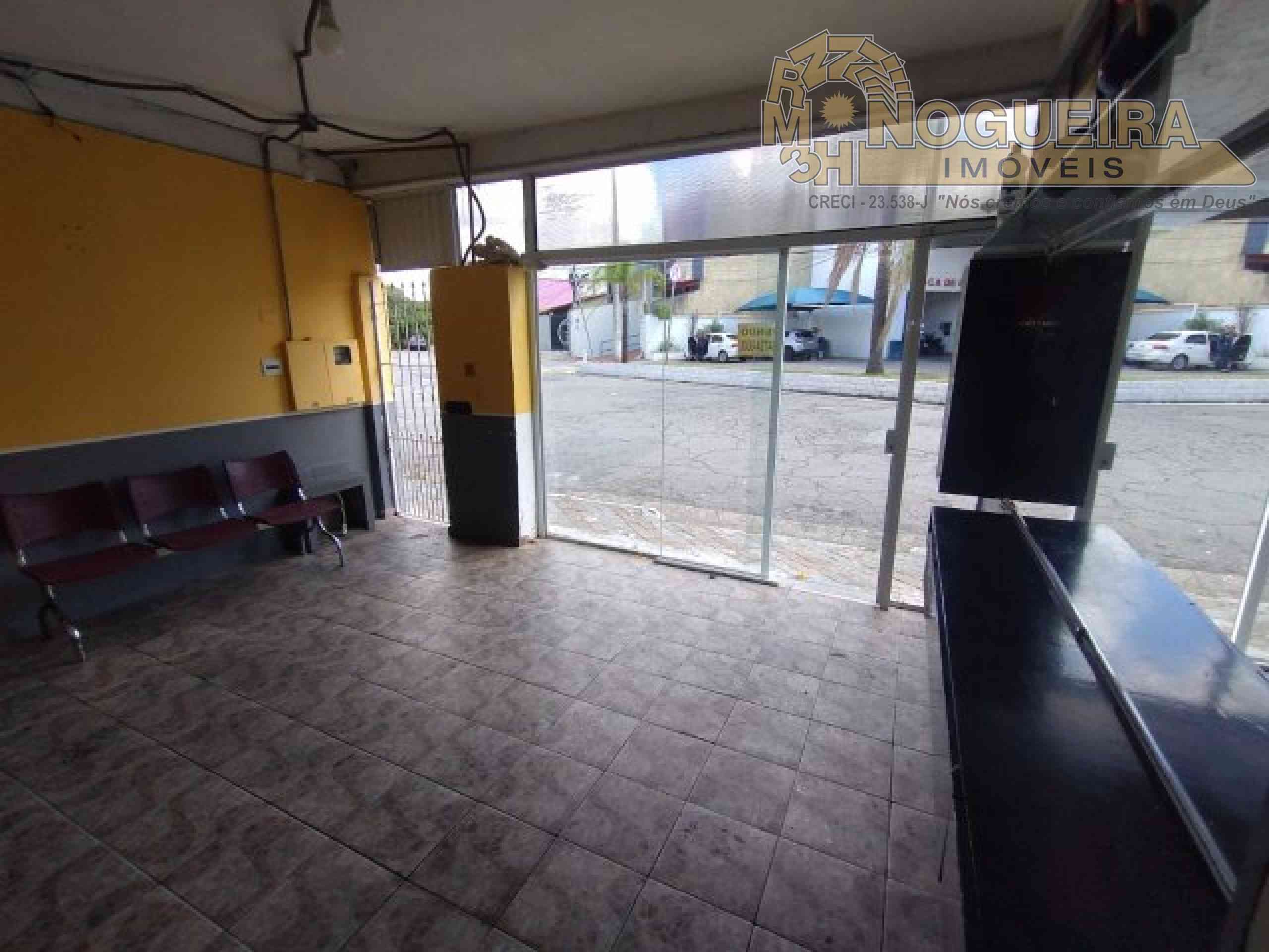 Sobrado com salão na frente Jd. Paraventi