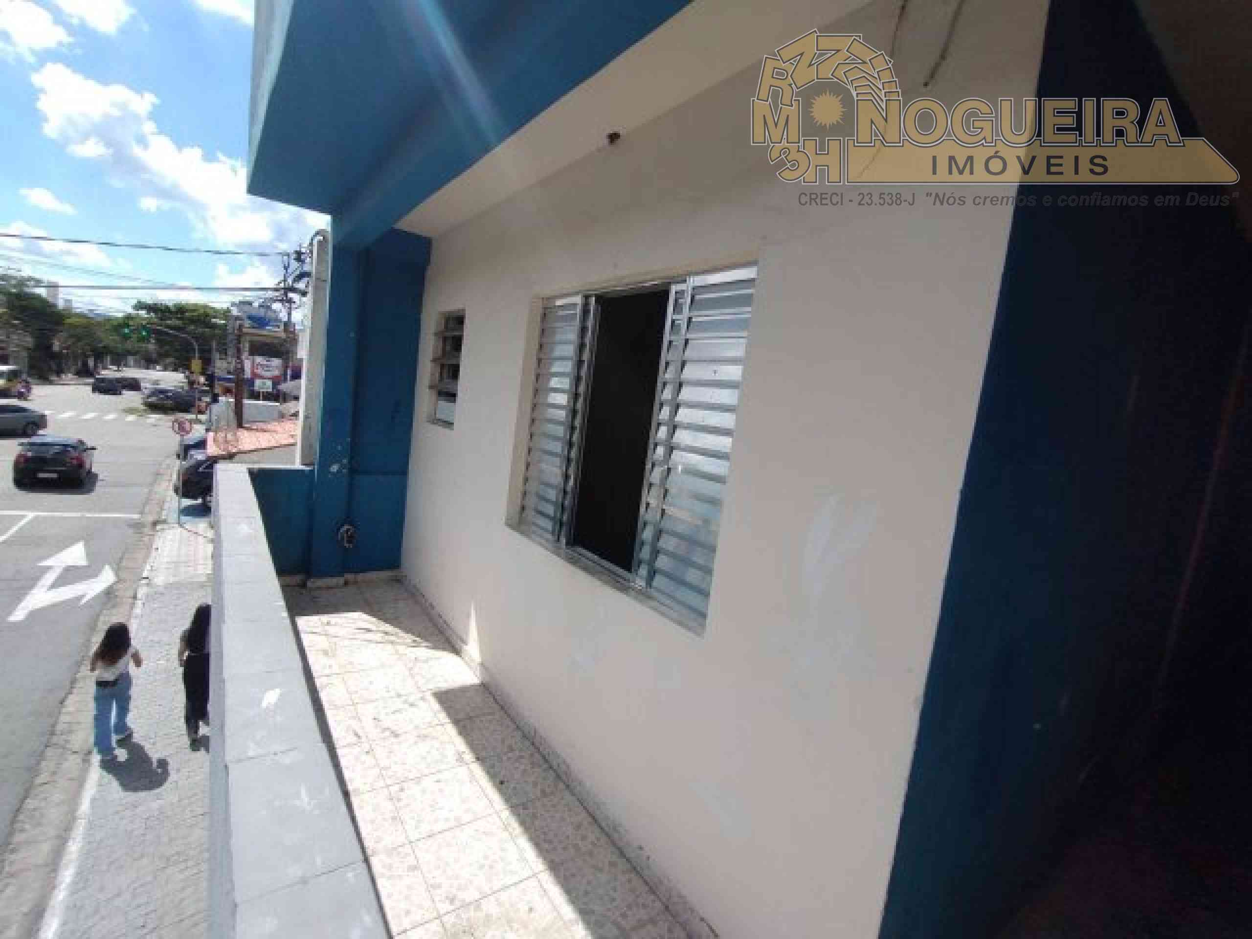 Sobrado com salão na frente Jd. Paraventi