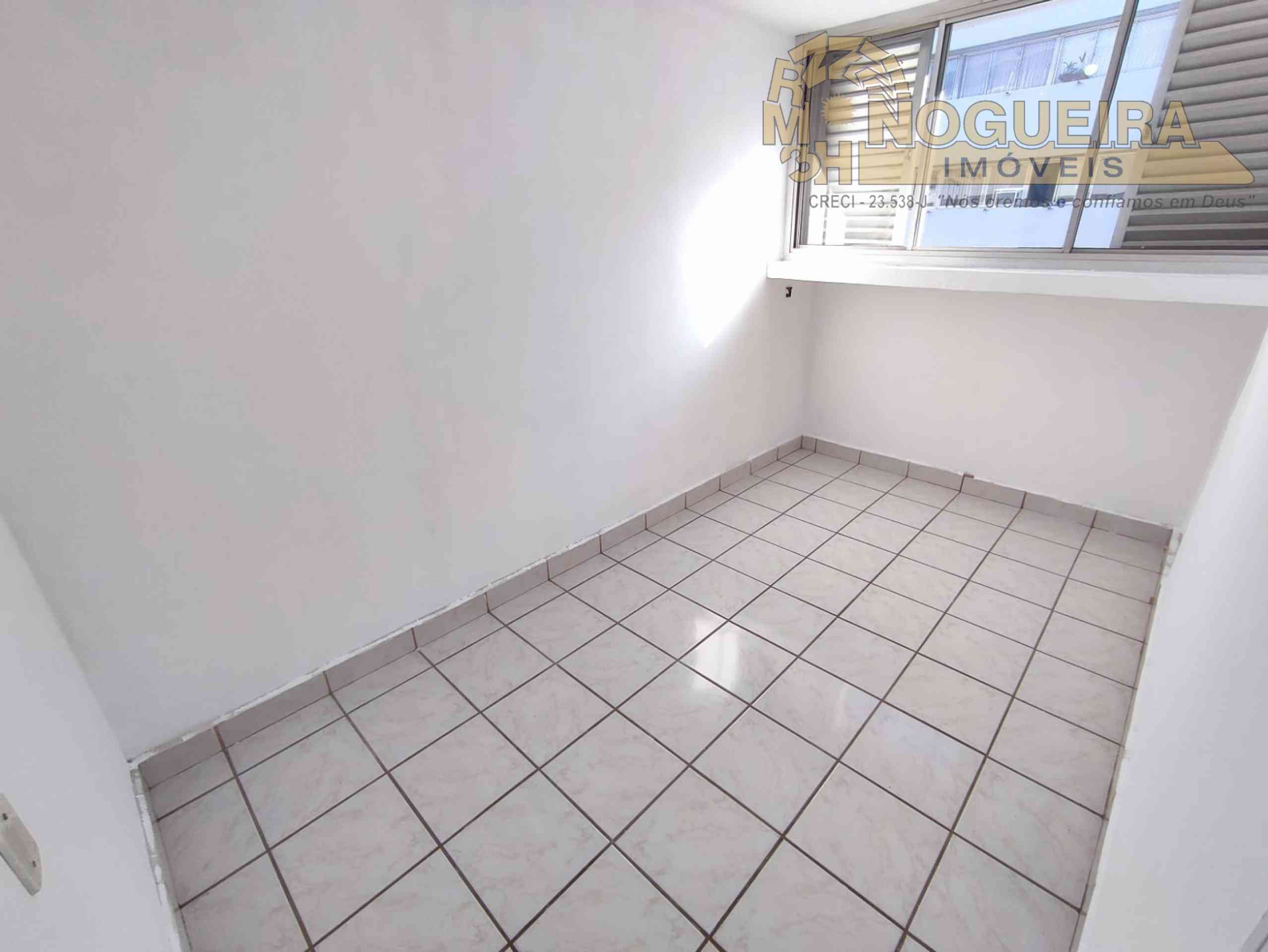 Oportunidade - Condomínio Alagoas - Vago - Primeiro Andar