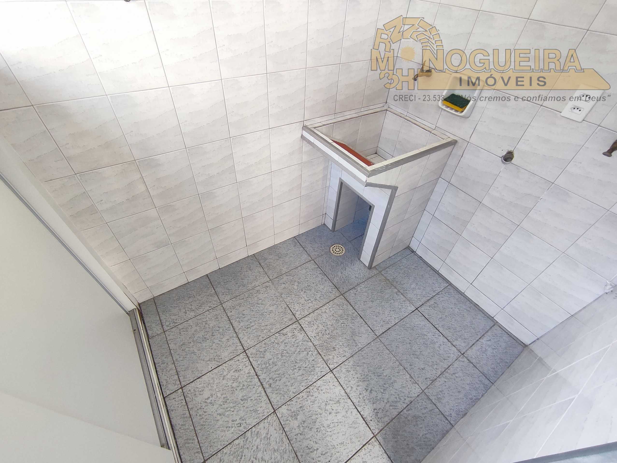 Ótimo Apartamento Condomínio Bahia -  Primeiro Andar - Vago