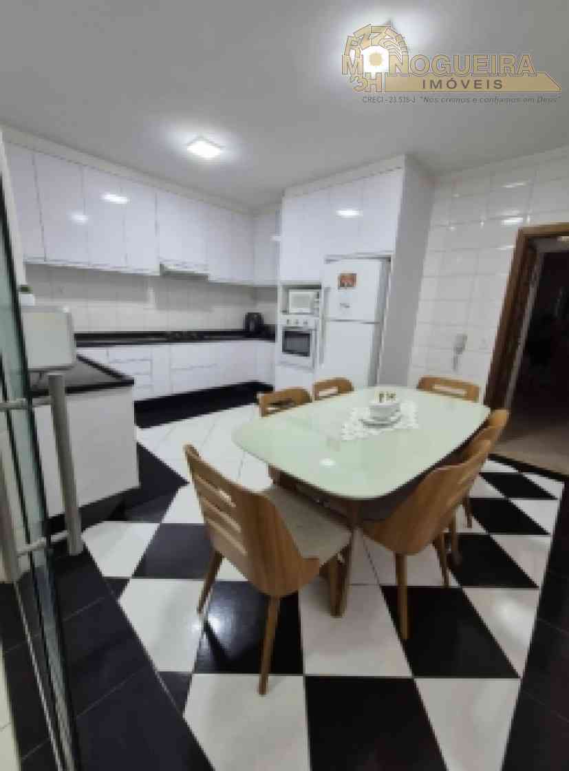 Casa em Condomínio fechado com 3 dormts, sendo 1 suíte