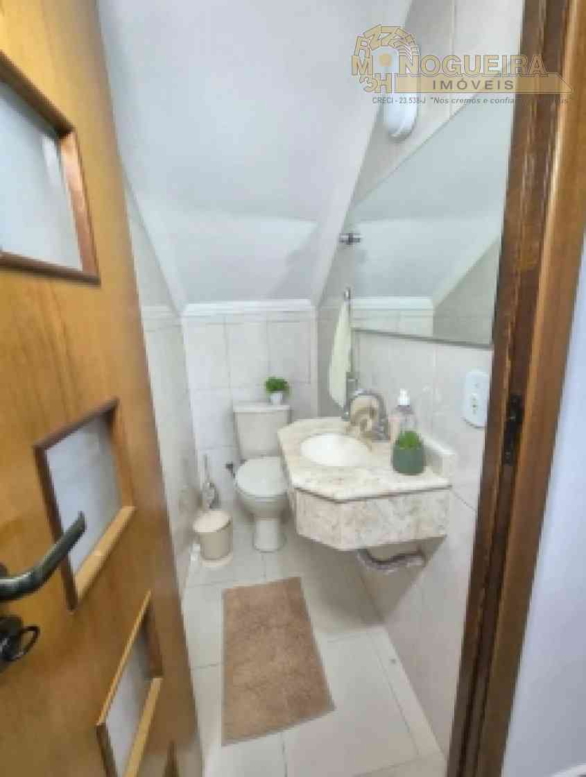 Casa em Condomínio fechado com 3 dormts, sendo 1 suíte