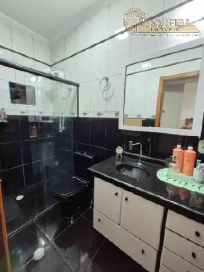 Casa em Condomínio fechado com 3 dormts, sendo 1 suíte