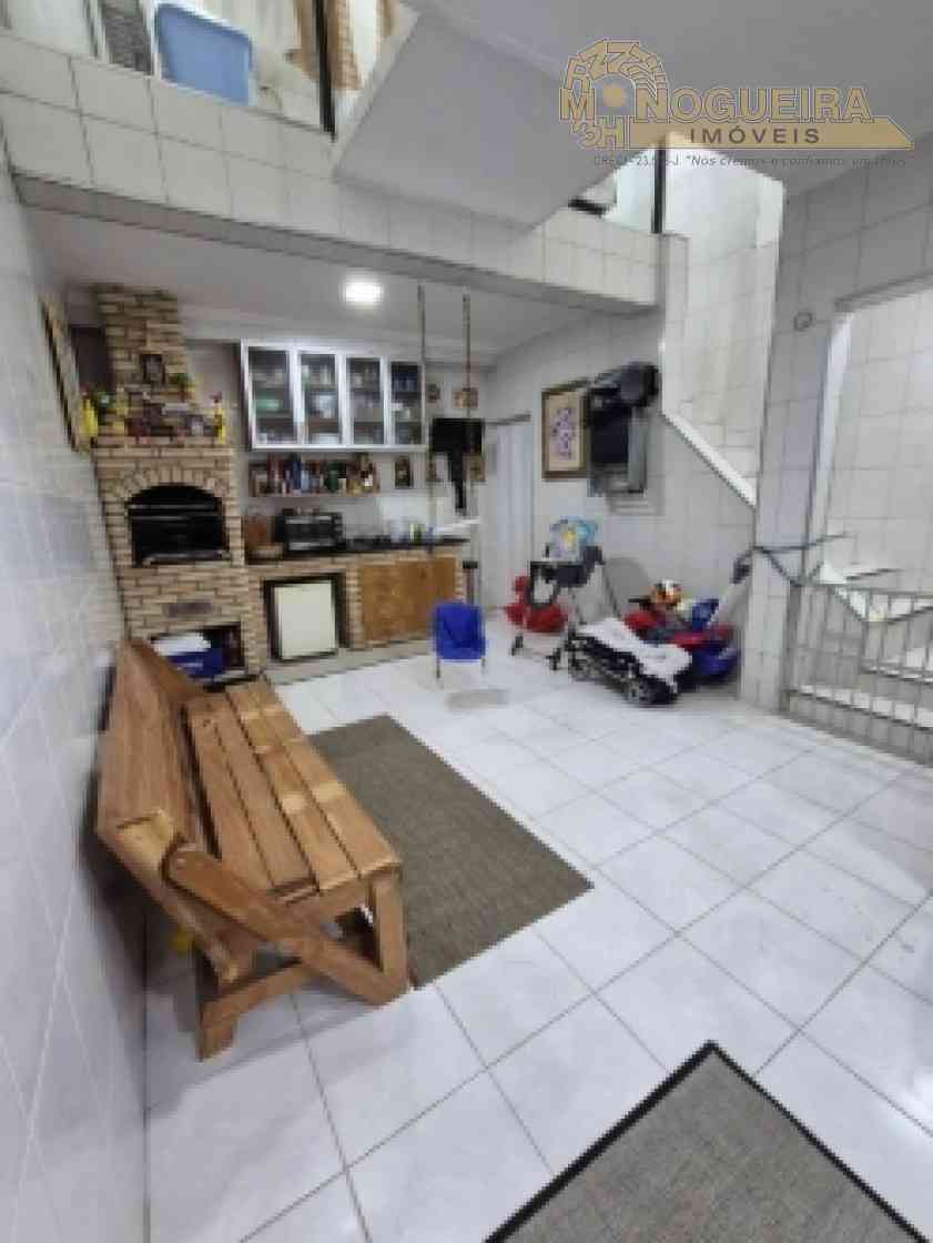 Casa em Condomínio fechado com 3 dormts, sendo 1 suíte