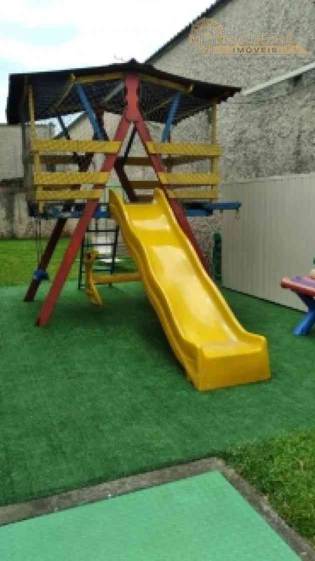 Casa em Condomínio fechado com 3 dormts, sendo 1 suíte