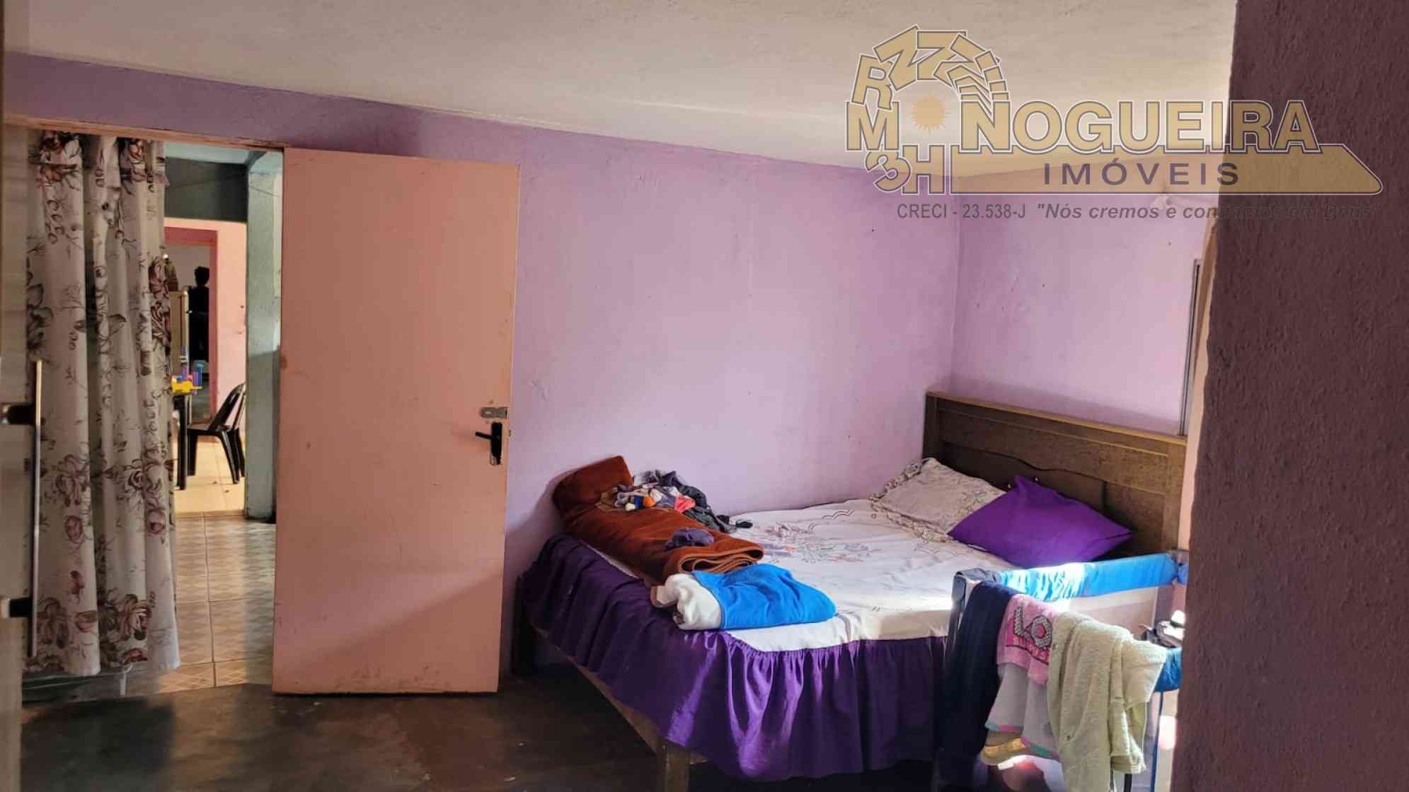 Casa antiga com terreno de 6 x 30m² - Bairro Vila nova Bonsucesso