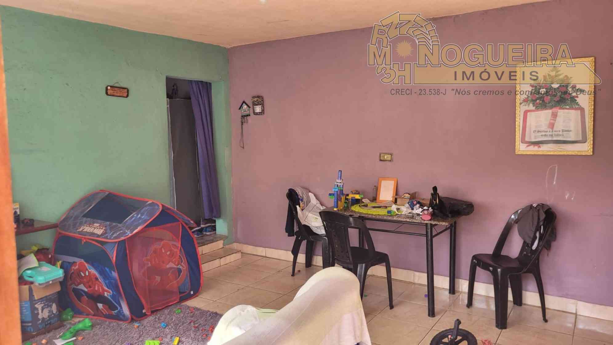 Casa antiga com terreno de 6 x 30m² - Bairro Vila nova Bonsucesso