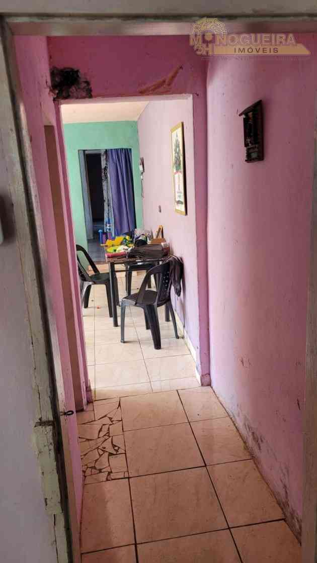 Casa antiga com terreno de 6 x 30m² - Bairro Vila nova Bonsucesso