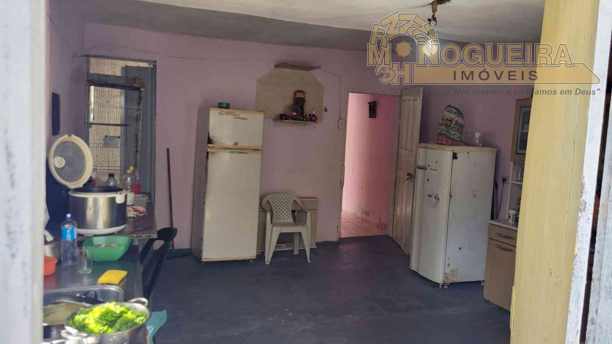 Casa antiga com terreno de 6 x 30m² - Bairro Vila nova Bonsucesso